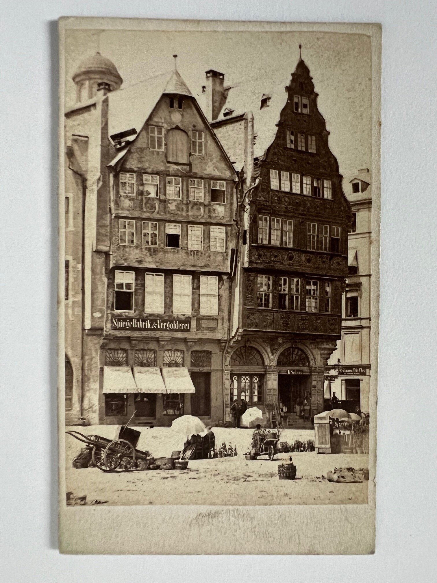 CdV, Theodor Creifelds, Frankfurt, Nr. 275, Alte Häuser beim Römer, ca. 1870. (Taunus-Rhein-Main - Regionalgeschichtliche Sammlung Dr. Stefan Naas CC BY-NC-SA)