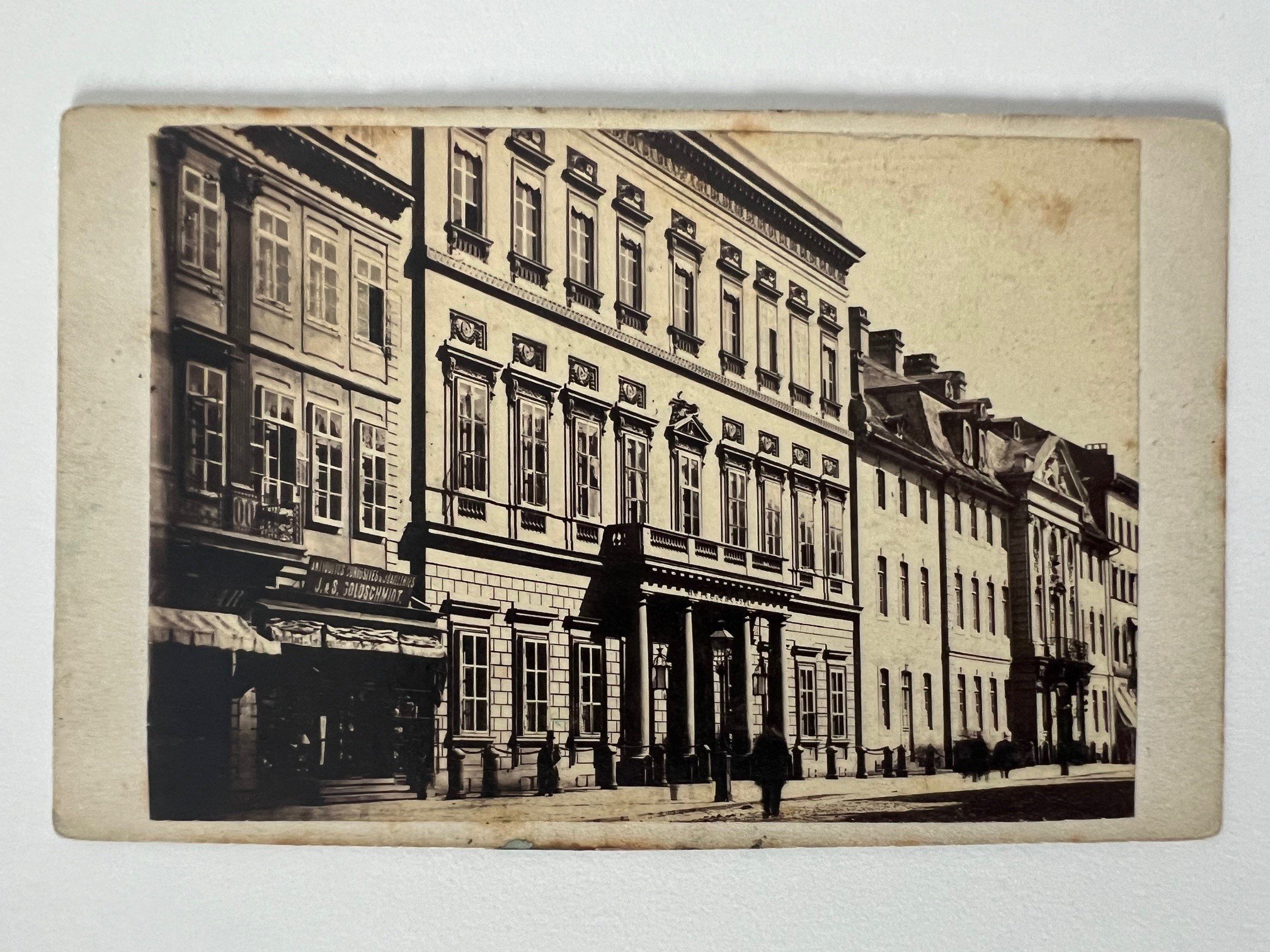 CdV, Theodor Creifelds, Frankfurt, Nr. 283, Russischer Hof, ca. 1870. (Taunus-Rhein-Main - Regionalgeschichtliche Sammlung Dr. Stefan Naas CC BY-NC-SA)
