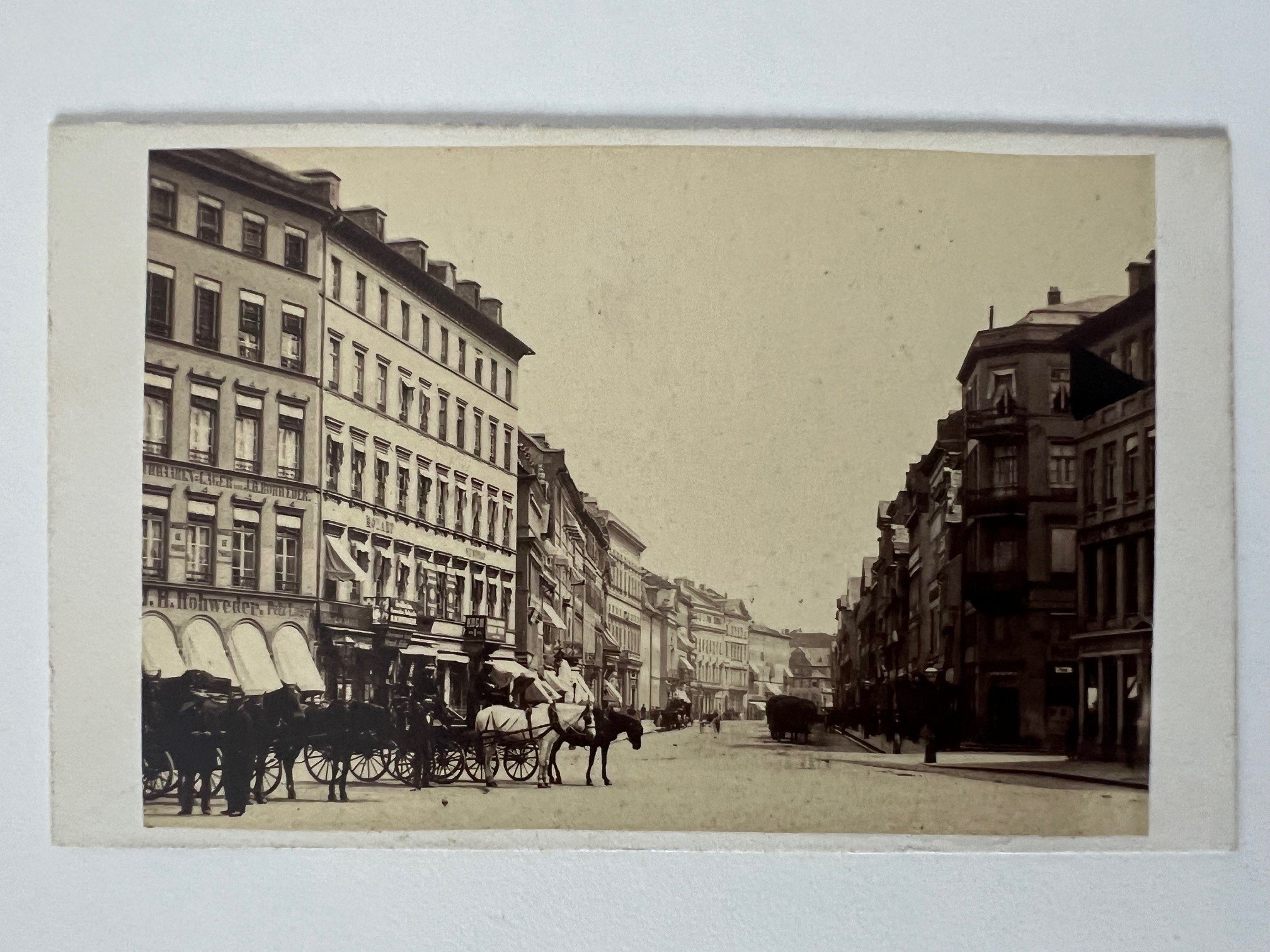 CdV, Theodor Creifelds, Frankfurt, Nr. 282, Zeil, ca. 1870. (Taunus-Rhein-Main - Regionalgeschichtliche Sammlung Dr. Stefan Naas CC BY-NC-SA)