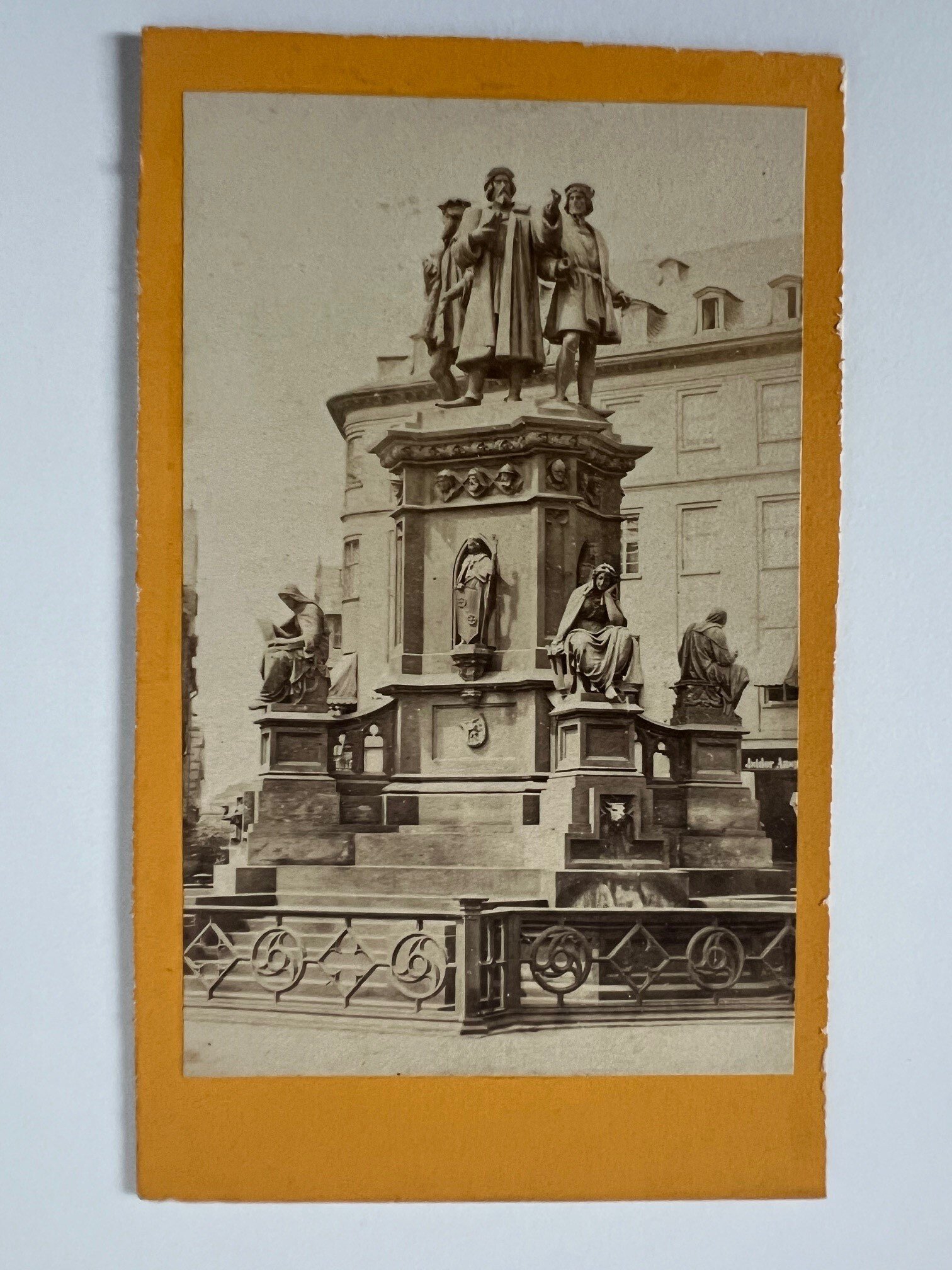 CdV, Theodor Creifelds, Frankfurt, Nr. 268, Guttenberg-Monument, ca. 1872. (Taunus-Rhein-Main - Regionalgeschichtliche Sammlung Dr. Stefan Naas CC BY-NC-SA)