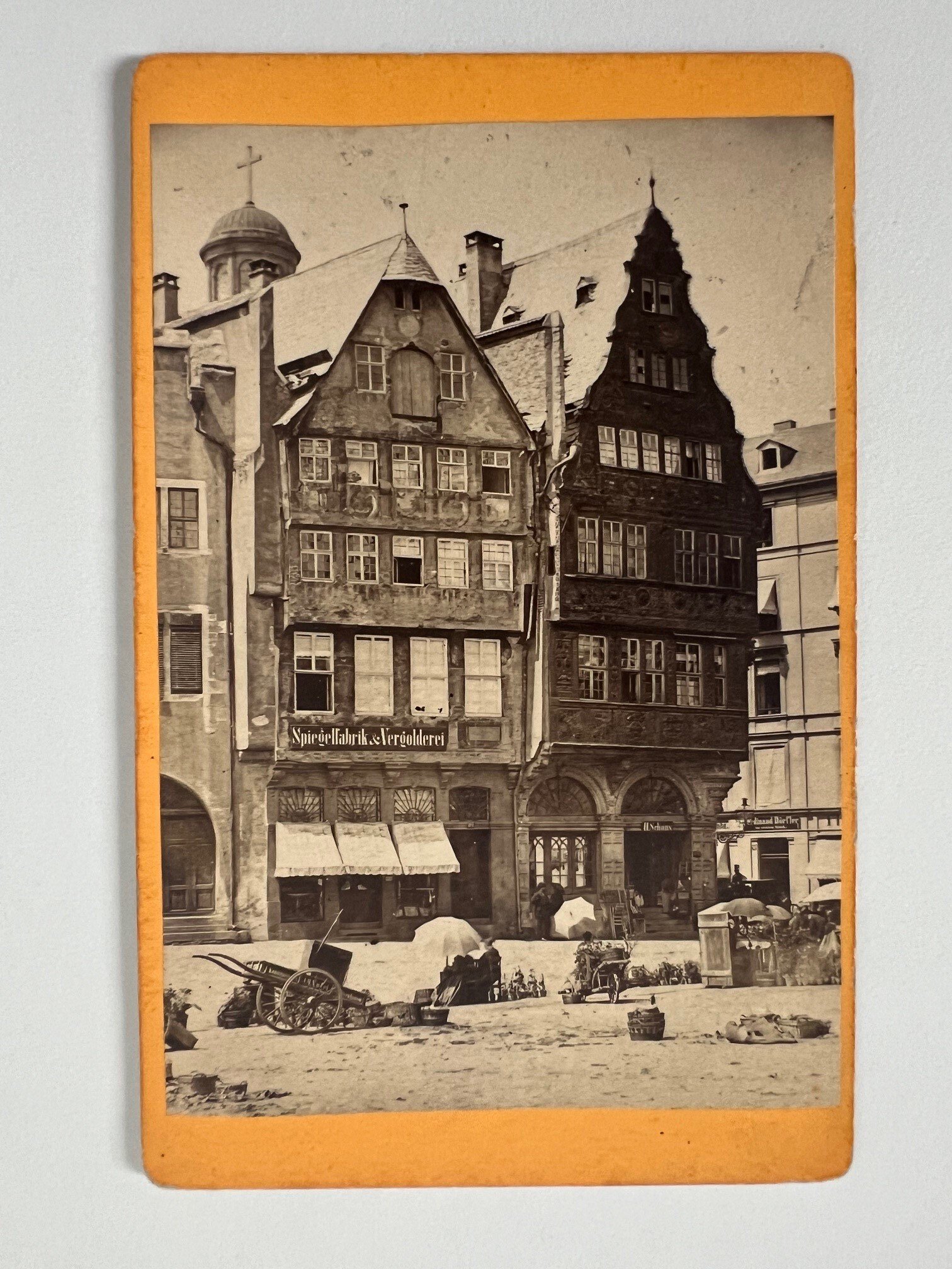 CdV, Theodor Creifelds, Frankfurt, Nr. 275 Alte Häuser beim Römer, ca. 1872. (Taunus-Rhein-Main - Regionalgeschichtliche Sammlung Dr. Stefan Naas CC BY-NC-SA)