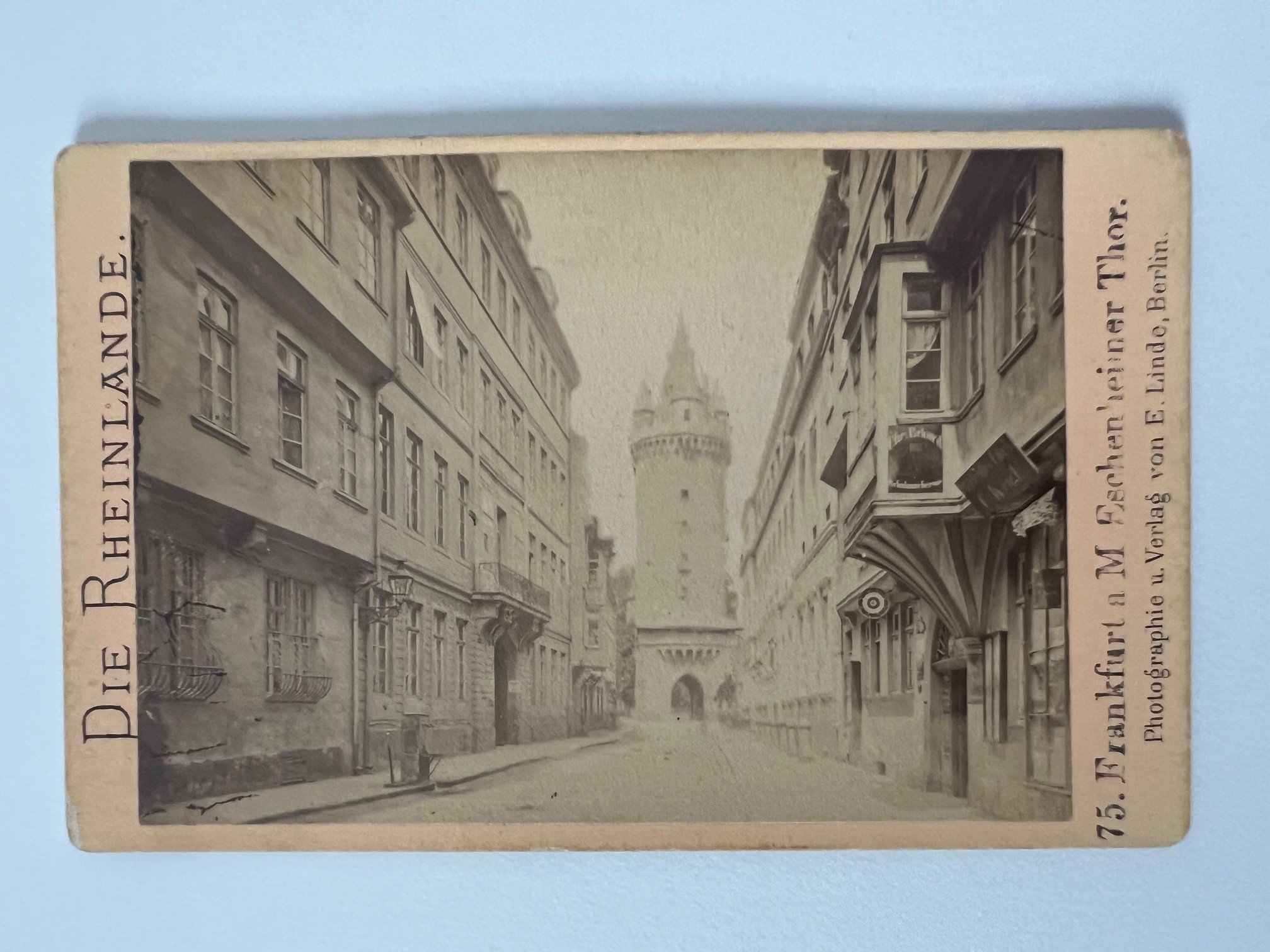 CdV, E. Linde, Frankfurt, Nr. 75, Eschenheimer Thor, ca. 1880. (Taunus-Rhein-Main - Regionalgeschichtliche Sammlung Dr. Stefan Naas CC BY-NC-SA)