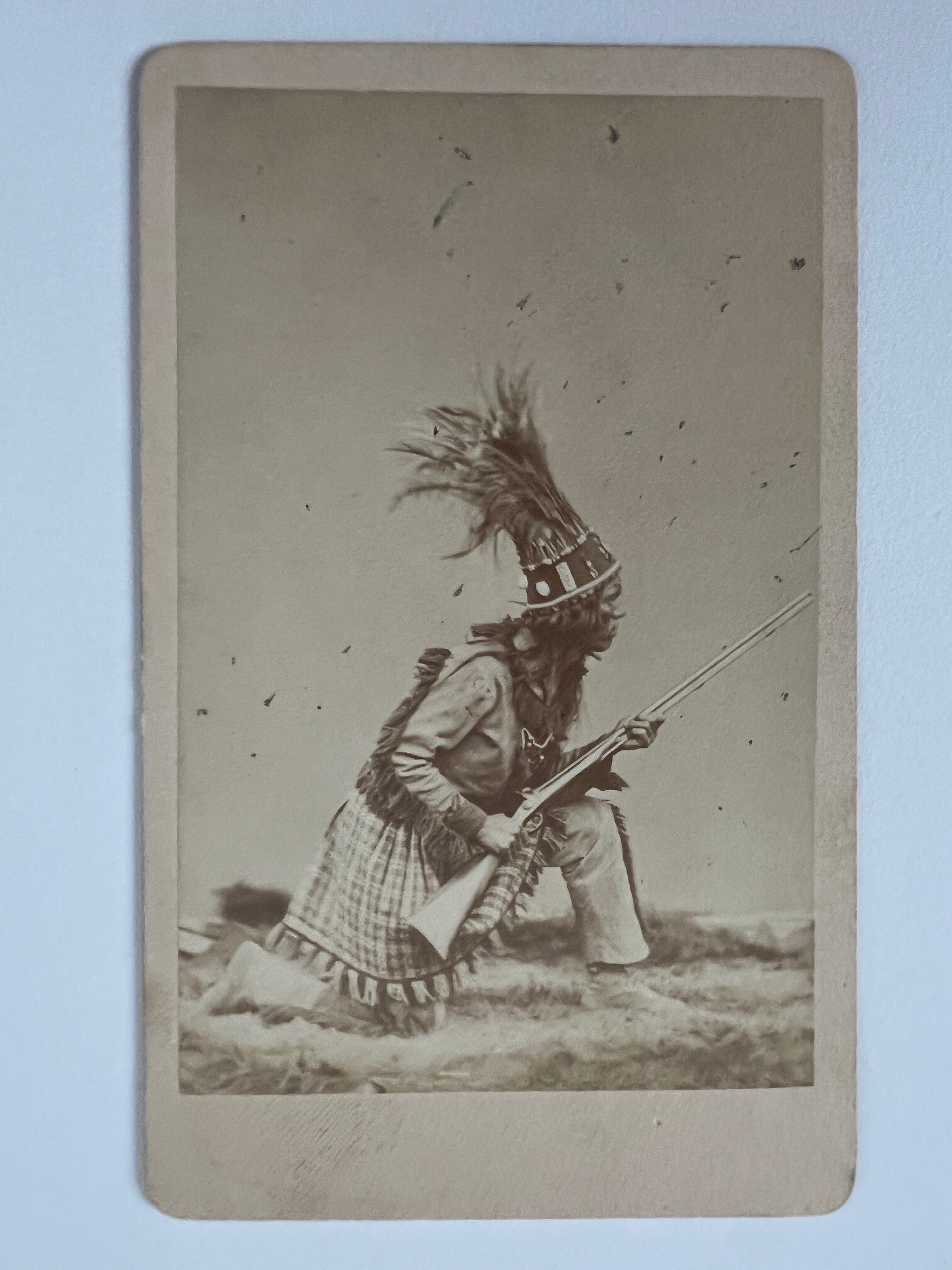 CdV, J. Bamberger, Frankfurt, Indianer, 1879. (Taunus-Rhein-Main - Regionalgeschichtliche Sammlung Dr. Stefan Naas CC BY-NC-SA)