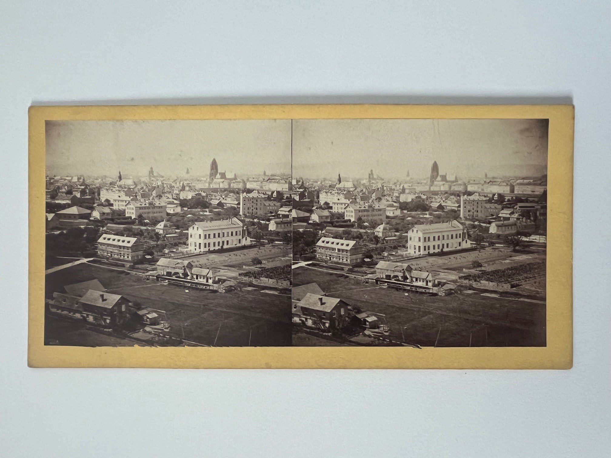 Stereobild, Unbekannter Fotograf, Frankfurt, Vom Mühlberg aus, ca. 1865. (Taunus-Rhein-Main - Regionalgeschichtliche Sammlung Dr. Stefan Naas CC BY-NC-SA)