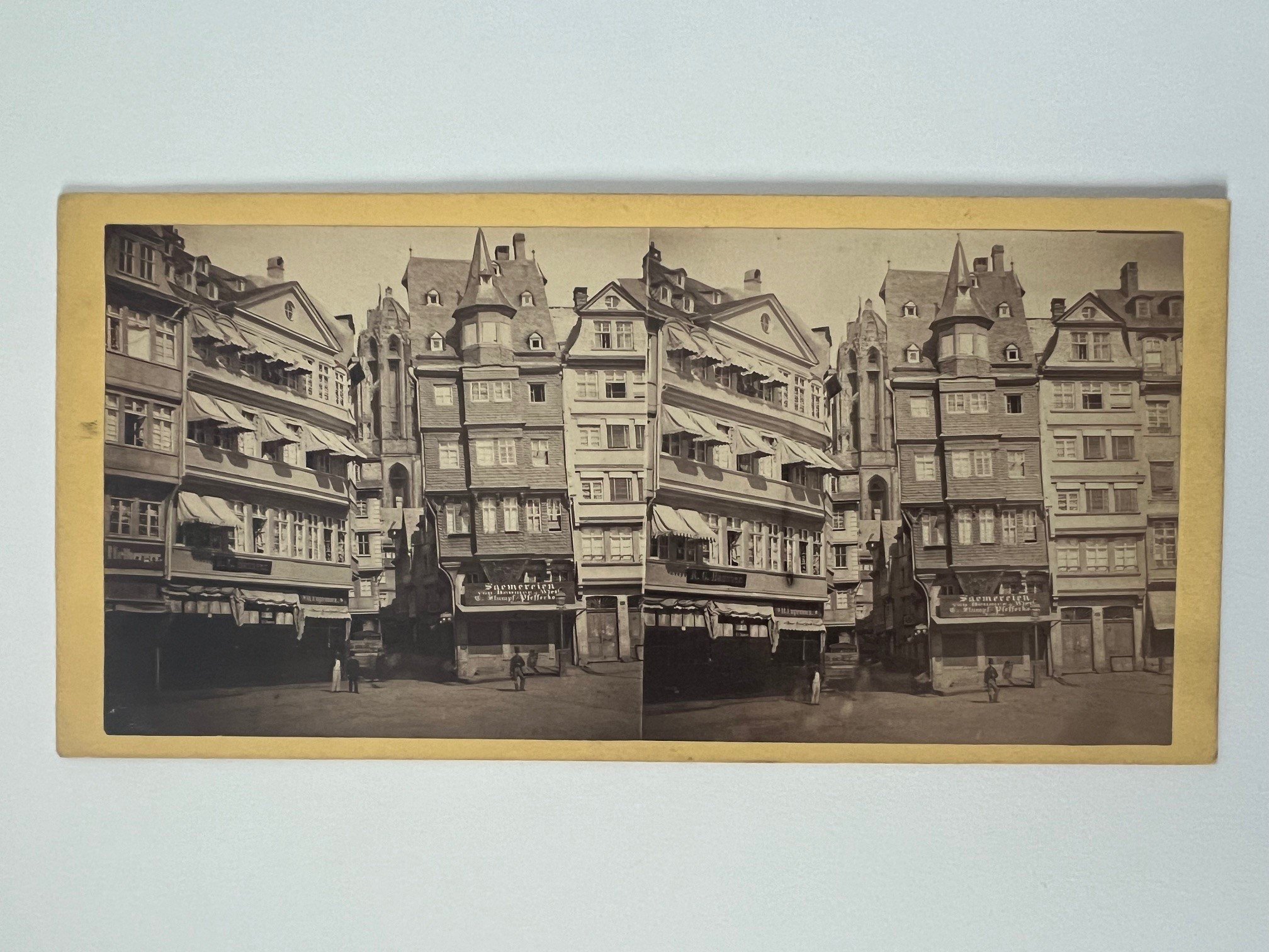 Stereobild, Unbekannter Fotograf, Frankfurt, Römerberg, ca. 1865. (Taunus-Rhein-Main - Regionalgeschichtliche Sammlung Dr. Stefan Naas CC BY-NC-SA)