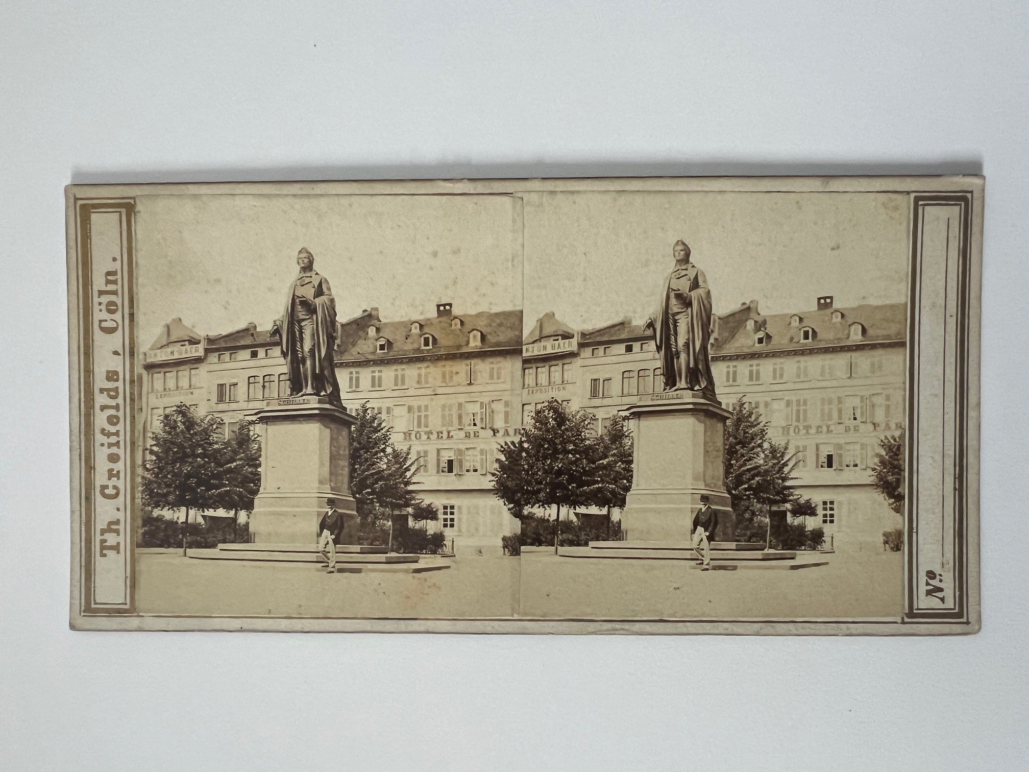 Stereobild, Theodor Creifelds, Frankfurt, Nr. 266, Schiller-Monument, ca. 1870. (Taunus-Rhein-Main - Regionalgeschichtliche Sammlung Dr. Stefan Naas CC BY-NC-SA)