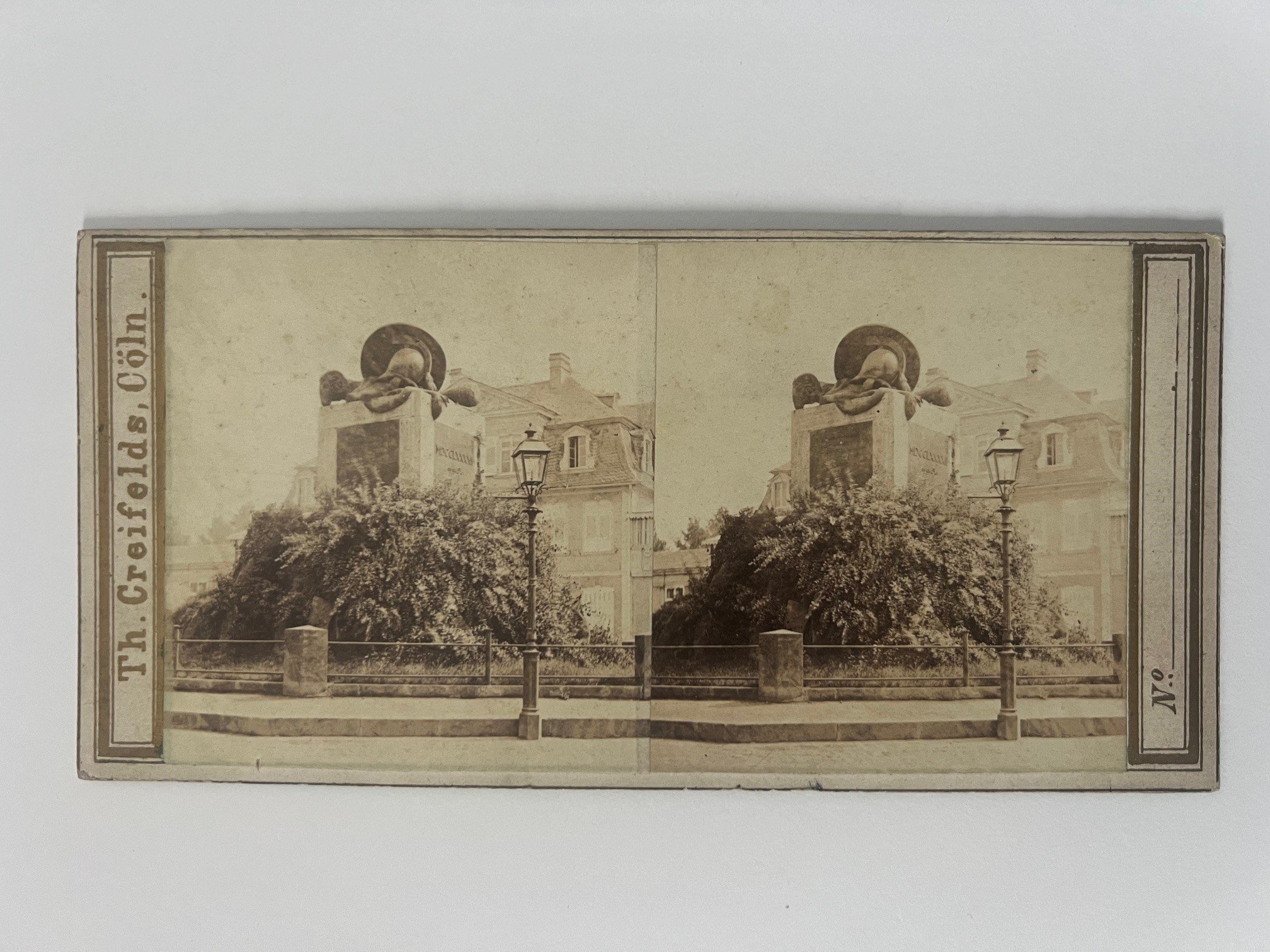 Stereobild, Theodor Creifelds, Frankfurt, Nr. 286, Hessenmonument, ca. 1870. (Taunus-Rhein-Main - Regionalgeschichtliche Sammlung Dr. Stefan Naas CC BY-NC-SA)