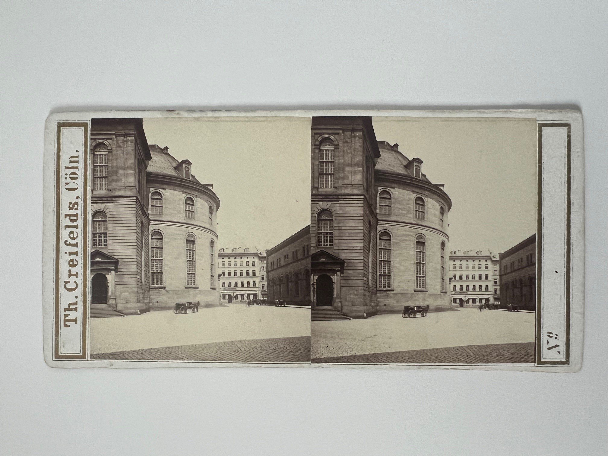 Stereobild, Theodor Creifelds, Frankfurt, Nr. 502, Die Paulskirche und Börse, ca. 1870. (Taunus-Rhein-Main - Regionalgeschichtliche Sammlung Dr. Stefan Naas CC BY-NC-SA)