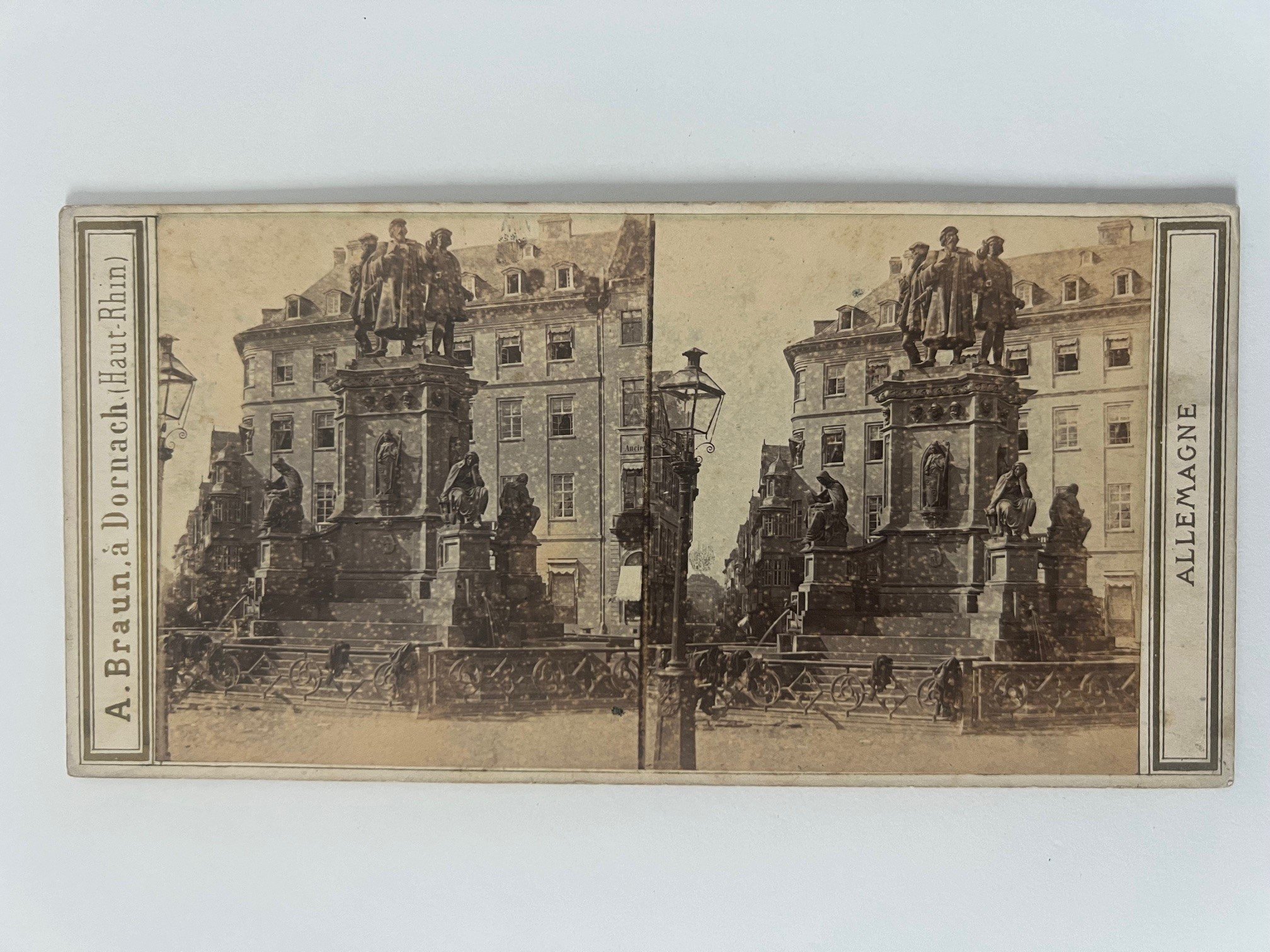 Stereobild, Adolphe Braun, Frankfurt, Nr. 3521, Das Guttenberg-Denkmal, ca. 1865. (Taunus-Rhein-Main - Regionalgeschichtliche Sammlung Dr. Stefan Naas CC BY-NC-SA)