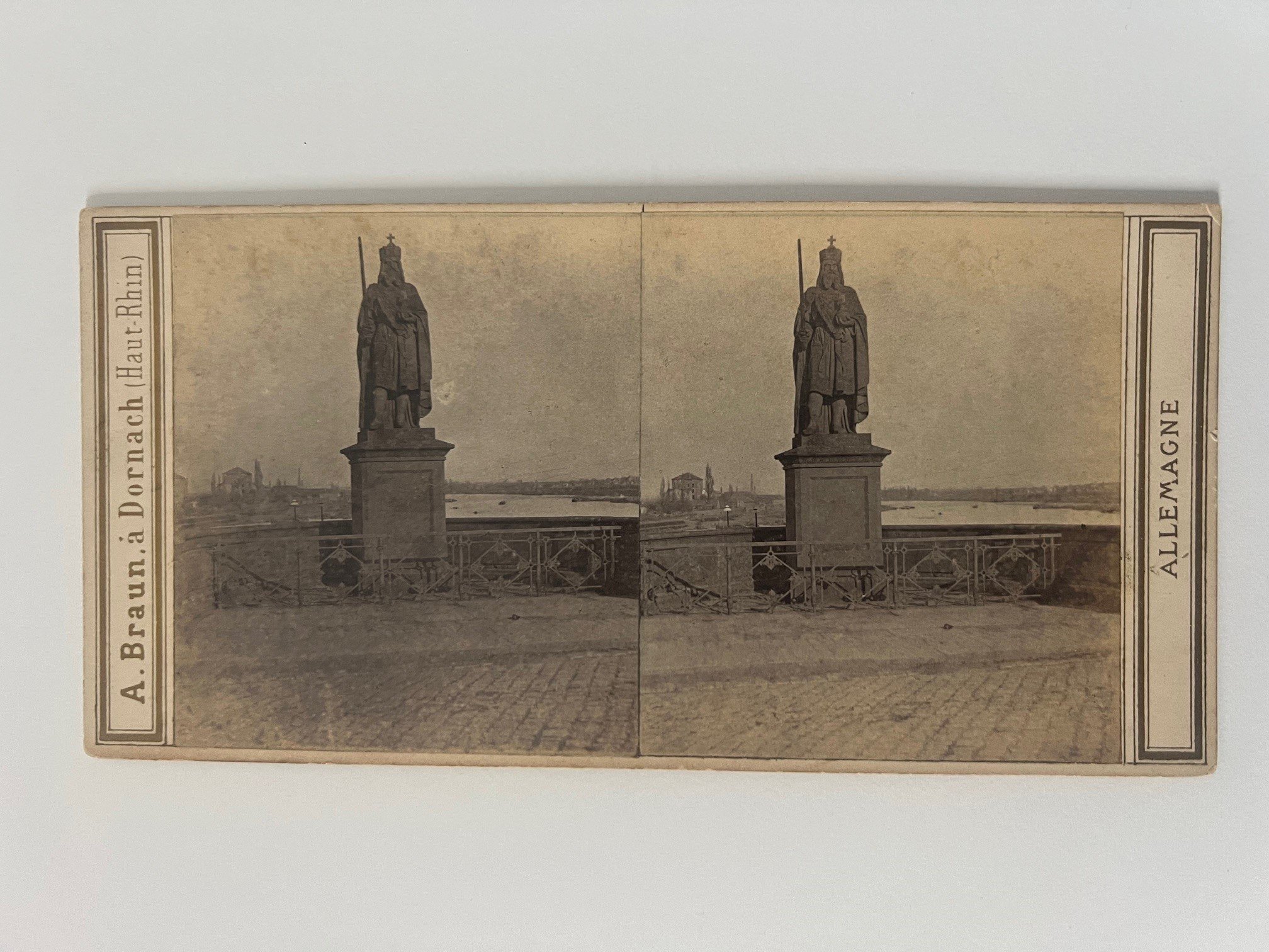 Stereobild, Adolphe Braun, Frankfurt, Statue de Charlemagne, dat. 17. Juni 1867. (Taunus-Rhein-Main - Regionalgeschichtliche Sammlung Dr. Stefan Naas CC BY-NC-SA)