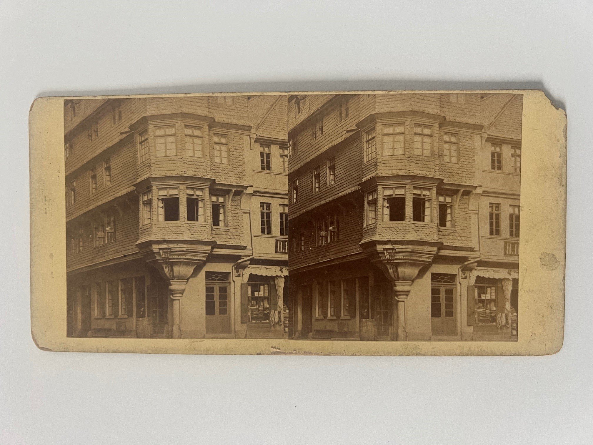 Stereobild, Unbekannter Fotograf, Frankfurt, Das Luther-Haus, ca. 1877. (Taunus-Rhein-Main - Regionalgeschichtliche Sammlung Dr. Stefan Naas CC BY-NC-SA)