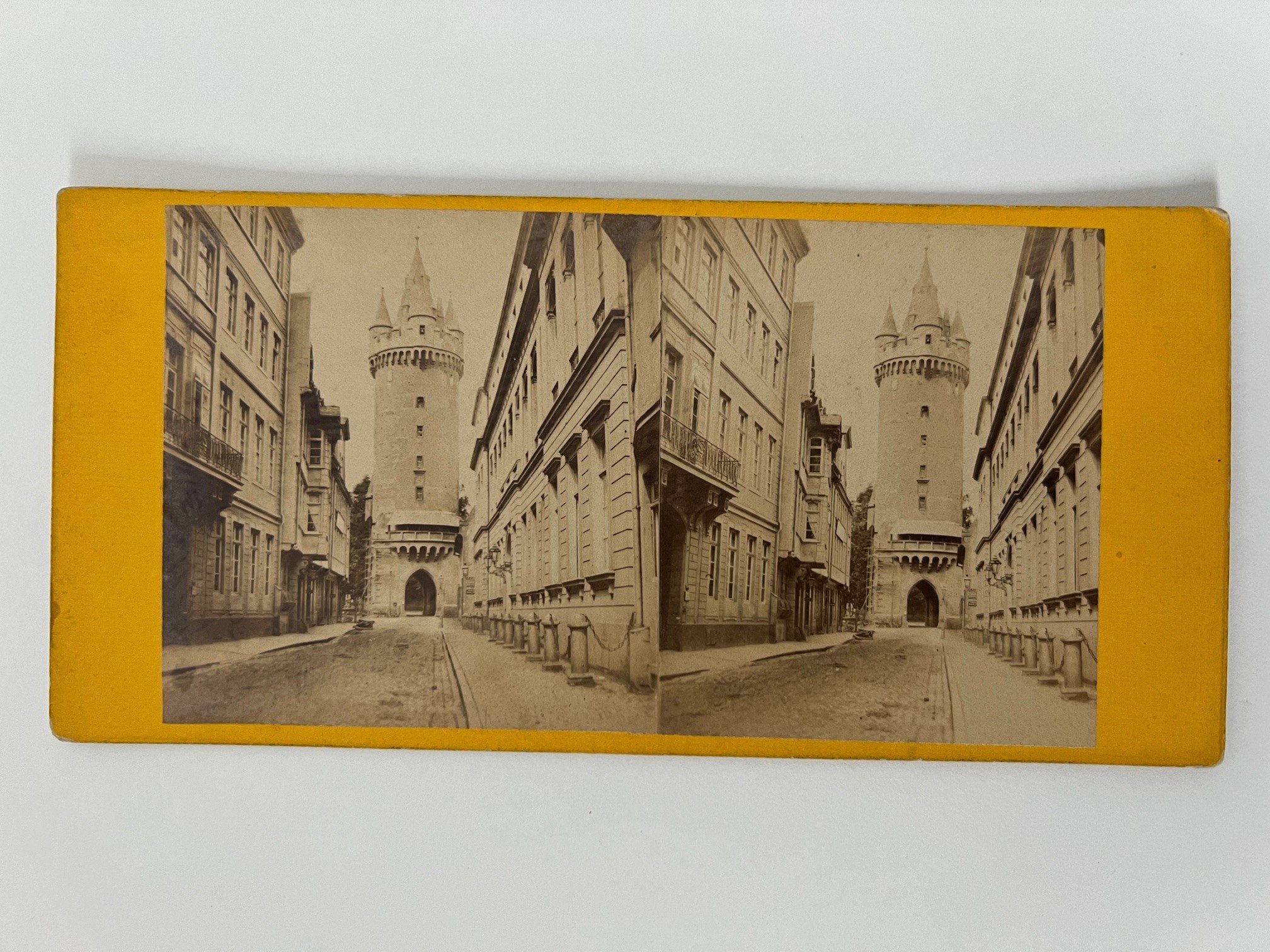 Stereobild, Unbekannter Fotograf, Frankfurt, Große Eschenheimer Strasse, ca. 1868. (Taunus-Rhein-Main - Regionalgeschichtliche Sammlung Dr. Stefan Naas CC BY-NC-SA)