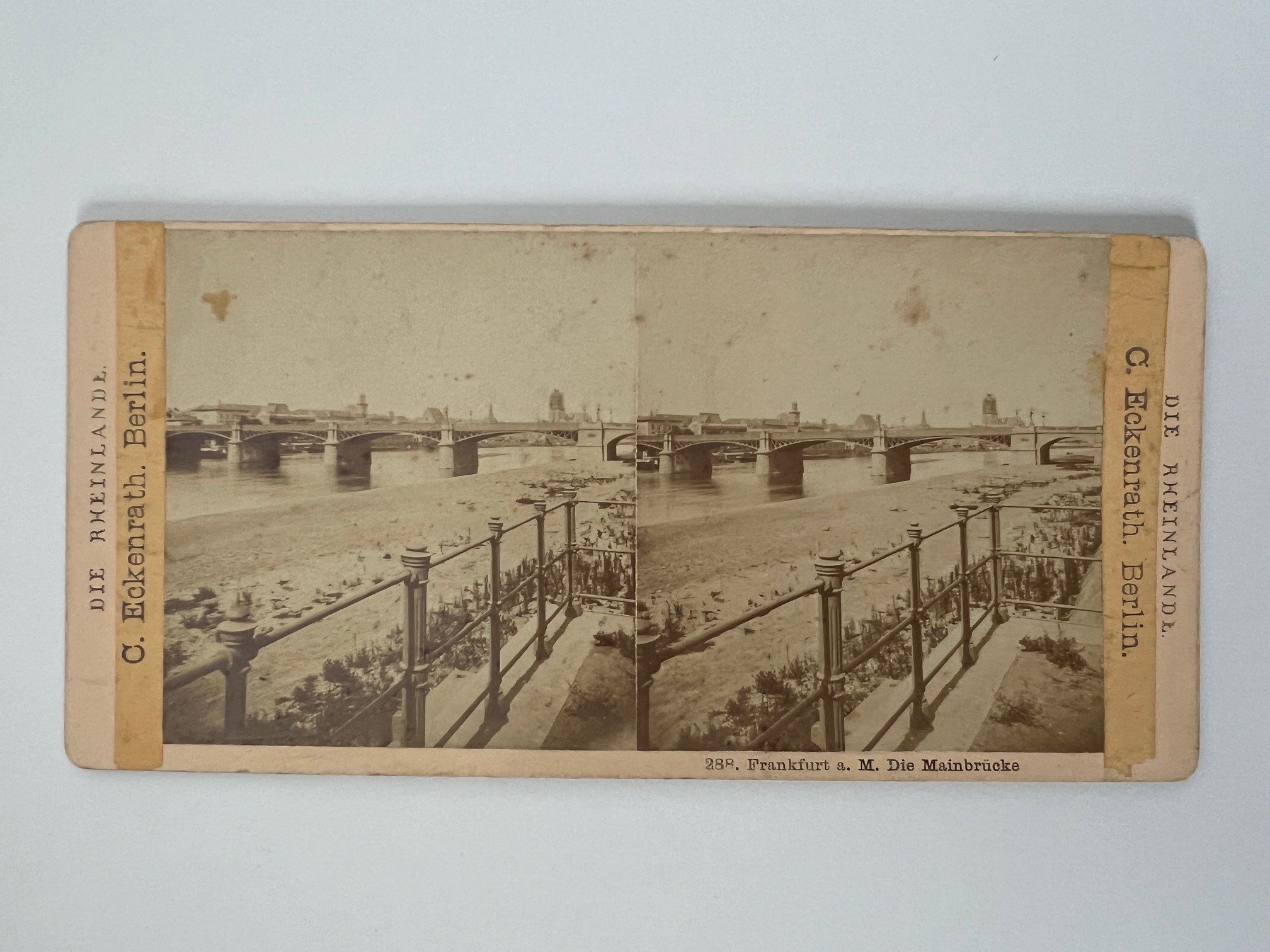 Stereobild, Johann Friedrich Stiehm, Frankfurt, Nr. 288, Die Mainbrücke, ca. 1880. (Taunus-Rhein-Main - Regionalgeschichtliche Sammlung Dr. Stefan Naas CC BY-NC-SA)