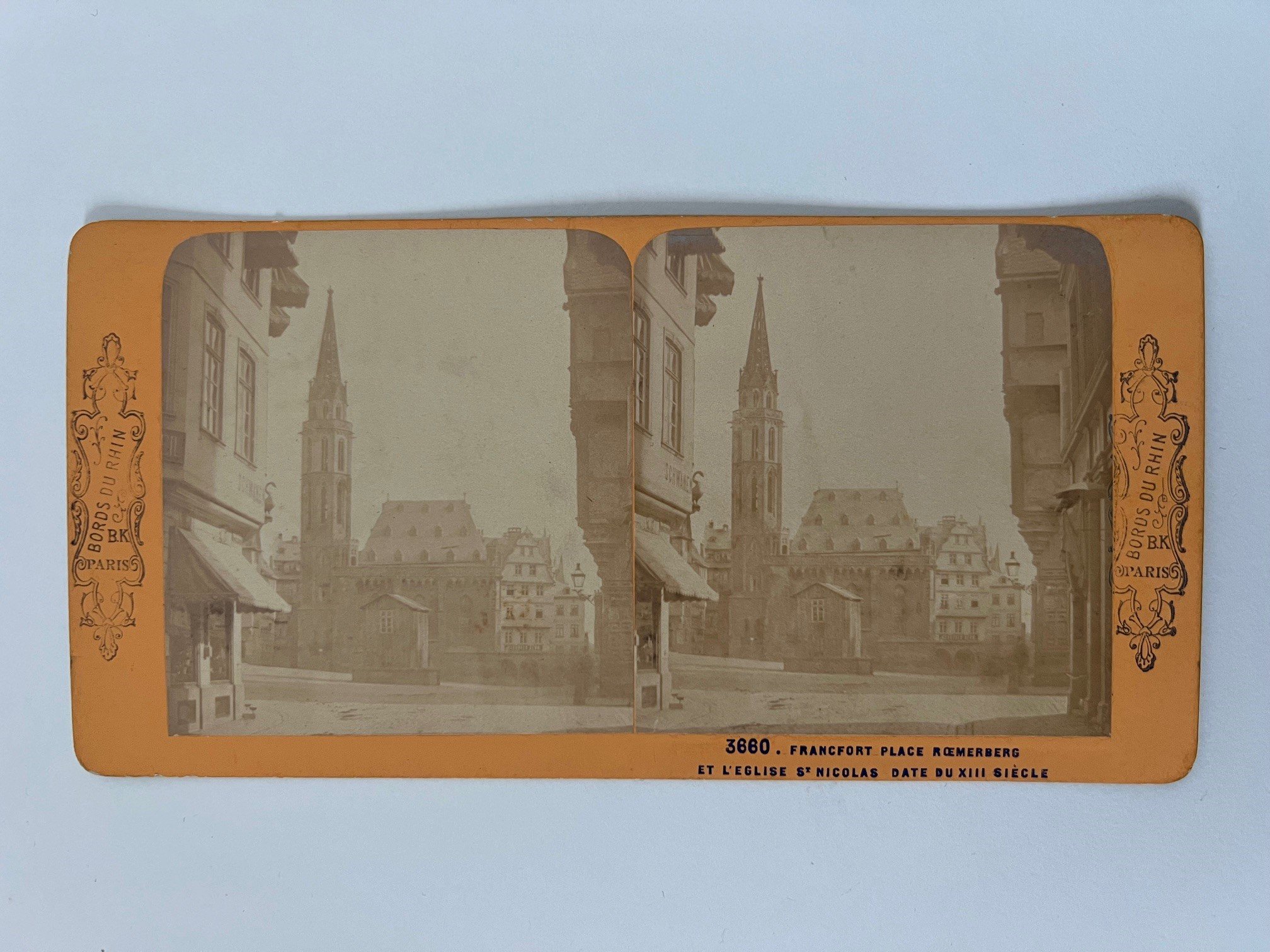 Stereobild, Unbekannter Fotograf (B. K.), Frankfurt, Place Roemerberg, ca. 1875. (Taunus-Rhein-Main - Regionalgeschichtliche Sammlung Dr. Stefan Naas CC BY-NC-SA)