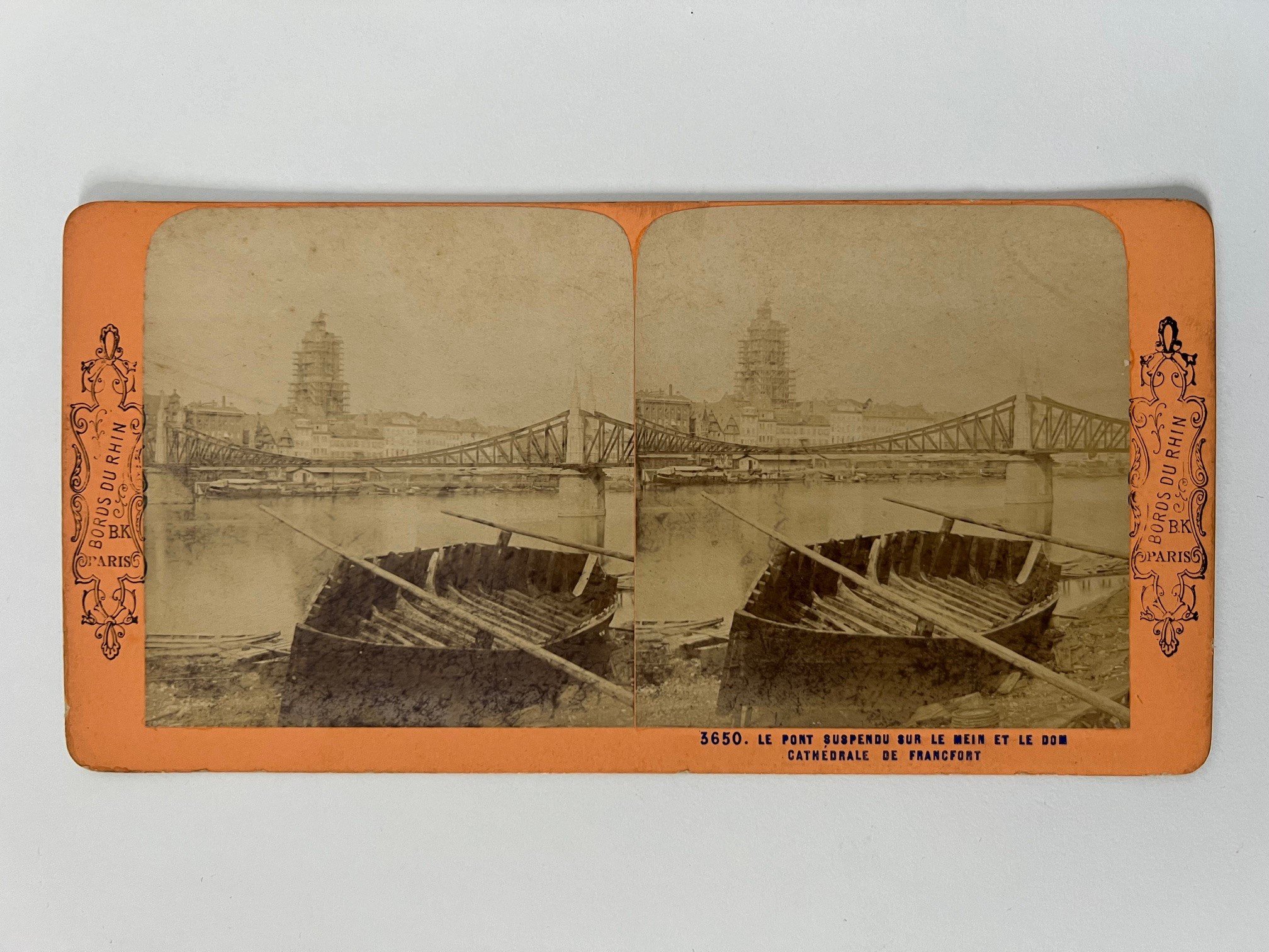 Stereobild, Unbekannter Fotograf (B. K.), Frankfurt, Le pont suspendu sur le mein et le dom, ca. 1875. (Taunus-Rhein-Main - Regionalgeschichtliche Sammlung Dr. Stefan Naas CC BY-NC-SA)