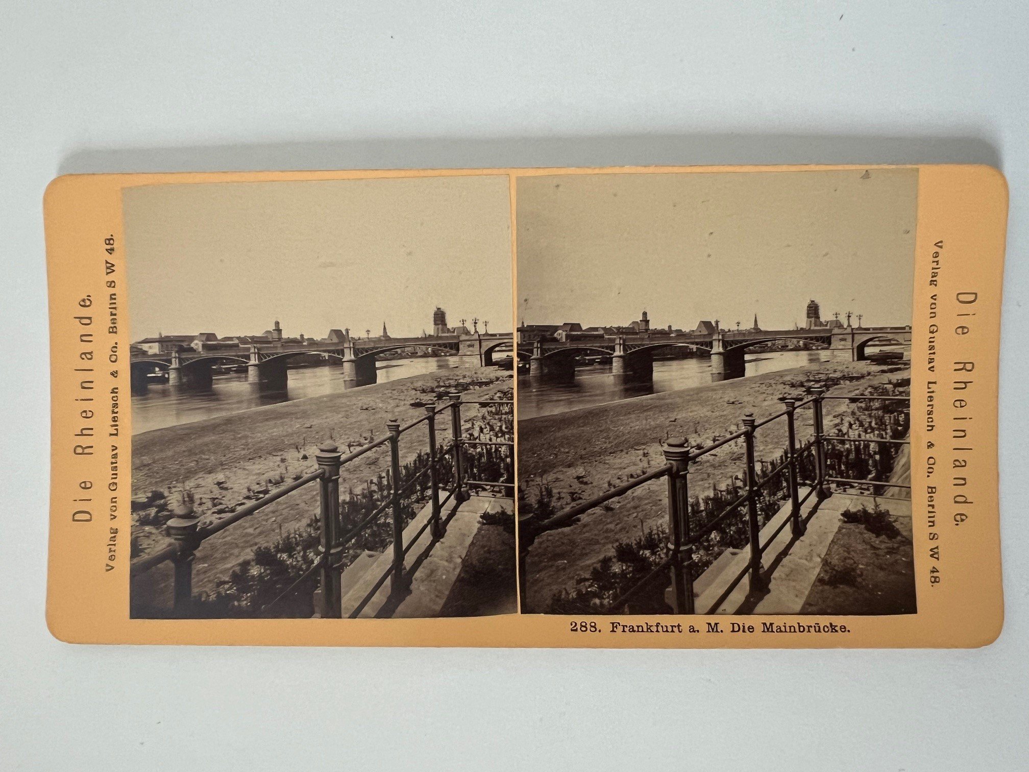 Stereobild, Verlag Gustav Liersch, Frankfurt, Nr. 288, Die Mainbrücke, ca. 1881. (Taunus-Rhein-Main - Regionalgeschichtliche Sammlung Dr. Stefan Naas CC BY-NC-SA)