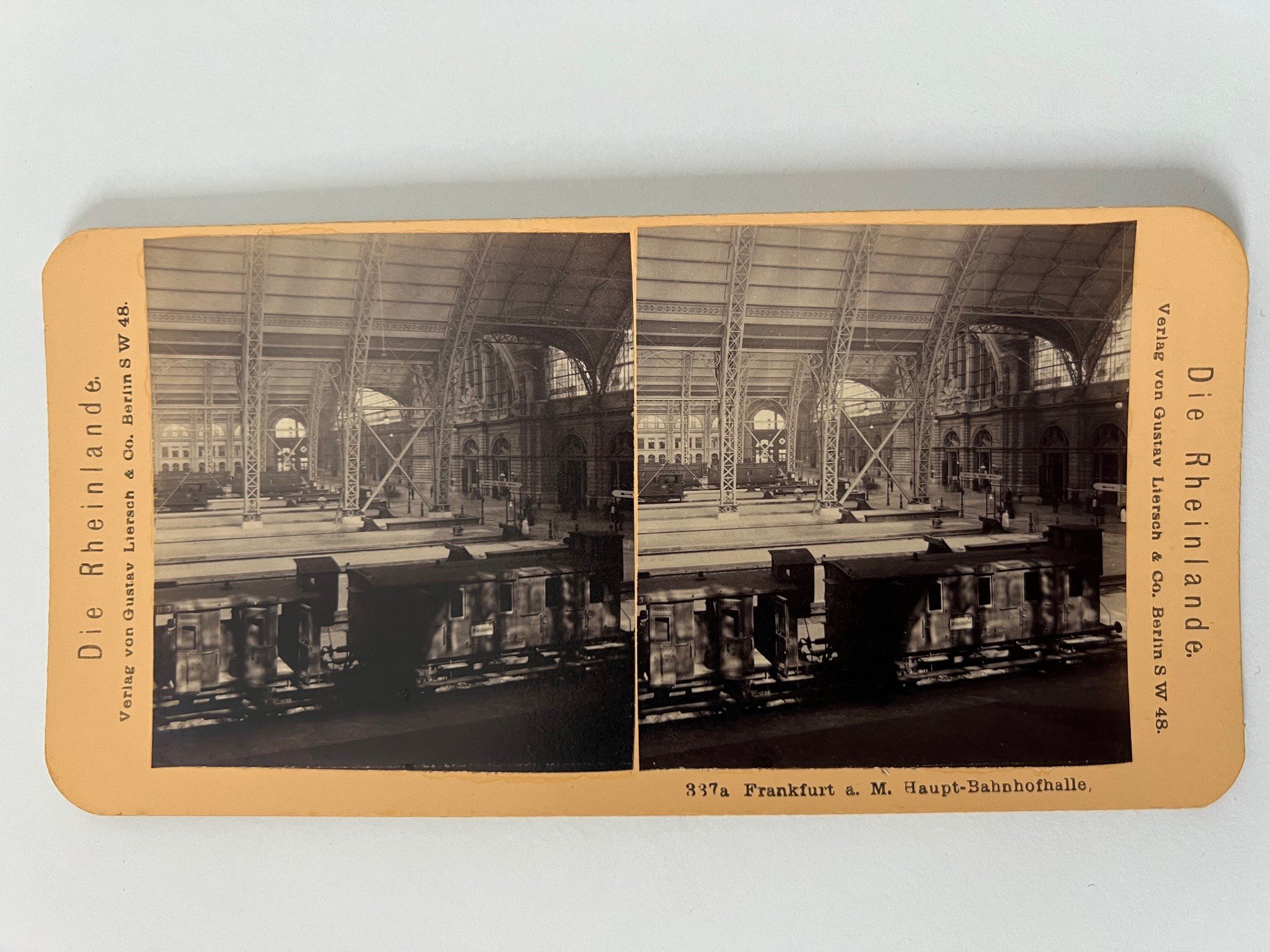 Stereobild, Verlag Gustav Liersch, Frankfurt, Nr. 337a, Haupt-Bahnhofhalle, ca. 1888. (Taunus-Rhein-Main - Regionalgeschichtliche Sammlung Dr. Stefan Naas CC BY-NC-SA)