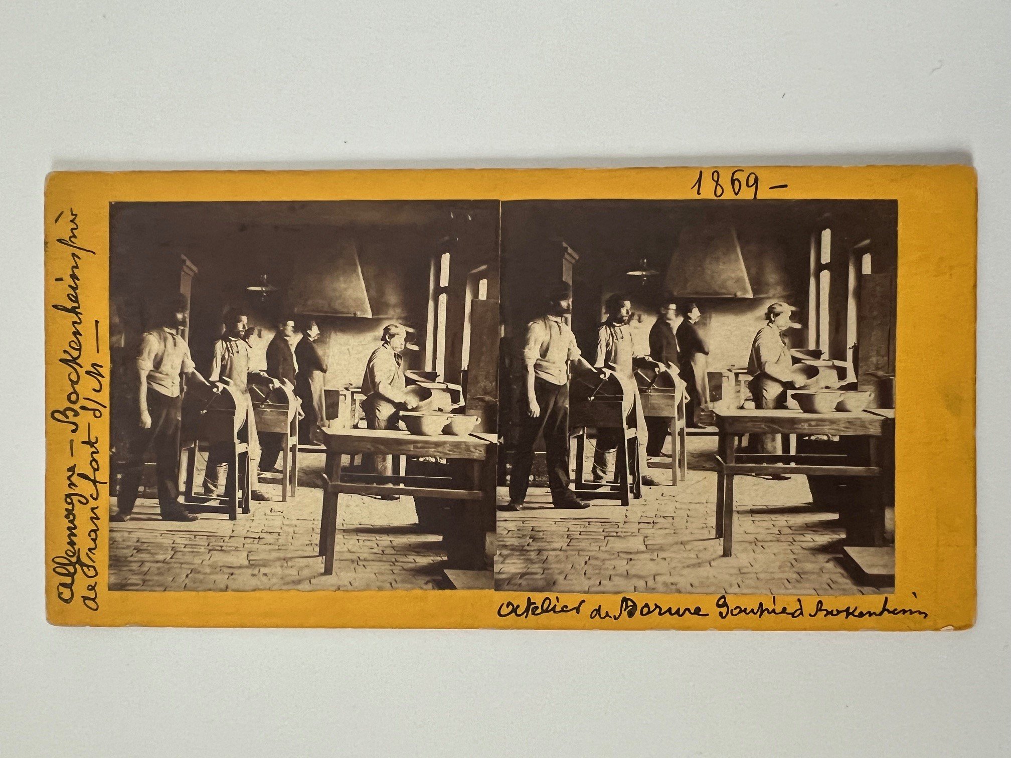 Stereobild, Unbekannter Fotograf, Vergolder-Werkstatt in Bockenheim, dat. 1869. (Taunus-Rhein-Main - Regionalgeschichtliche Sammlung Dr. Stefan Naas CC BY-NC-SA)