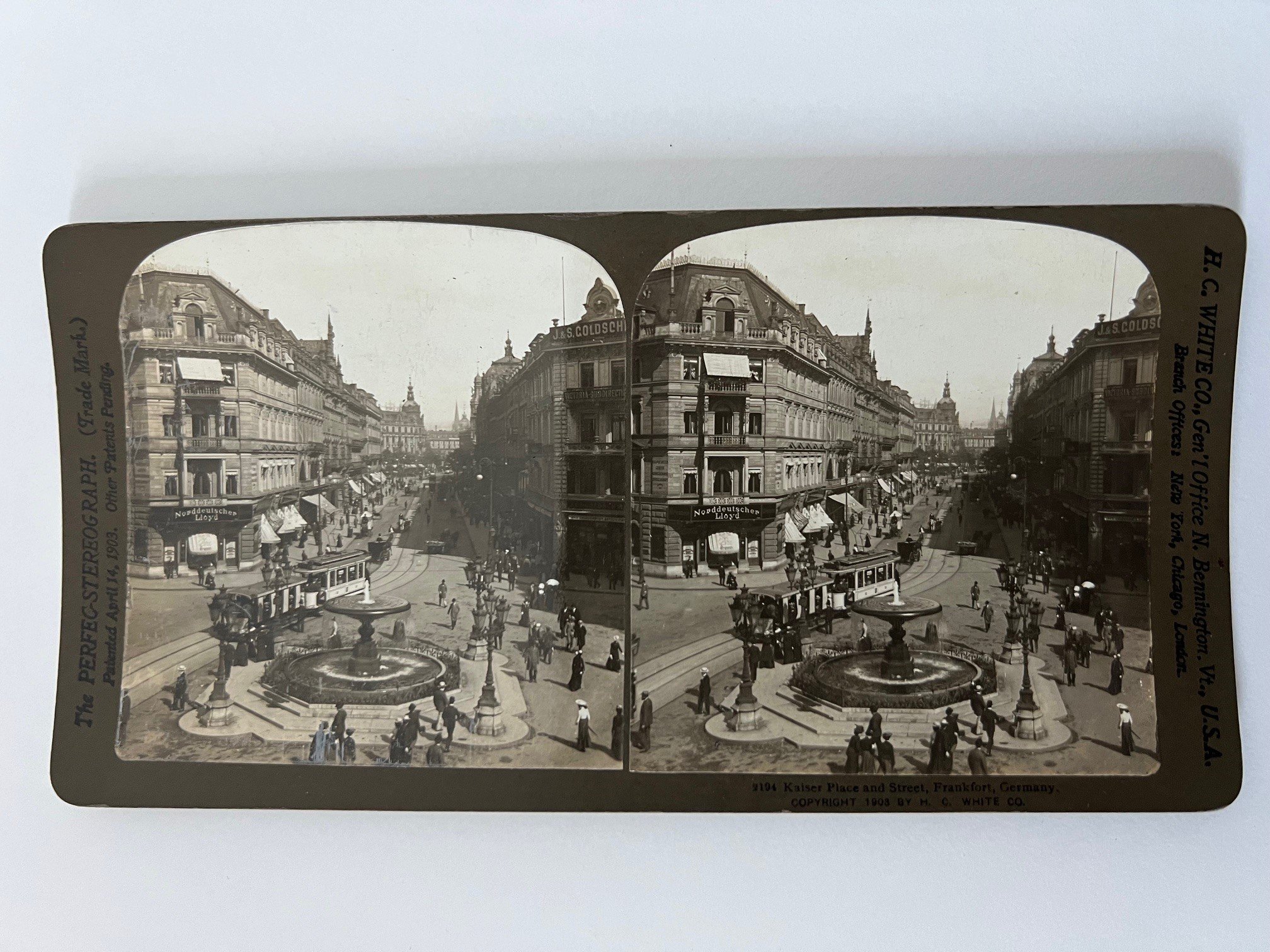 Stereobild, H. C. White, Frankfurt, Nr. 2194, Kaiser Place and Street, ca. 1910. (Taunus-Rhein-Main - Regionalgeschichtliche Sammlung Dr. Stefan Naas CC BY-NC-SA)