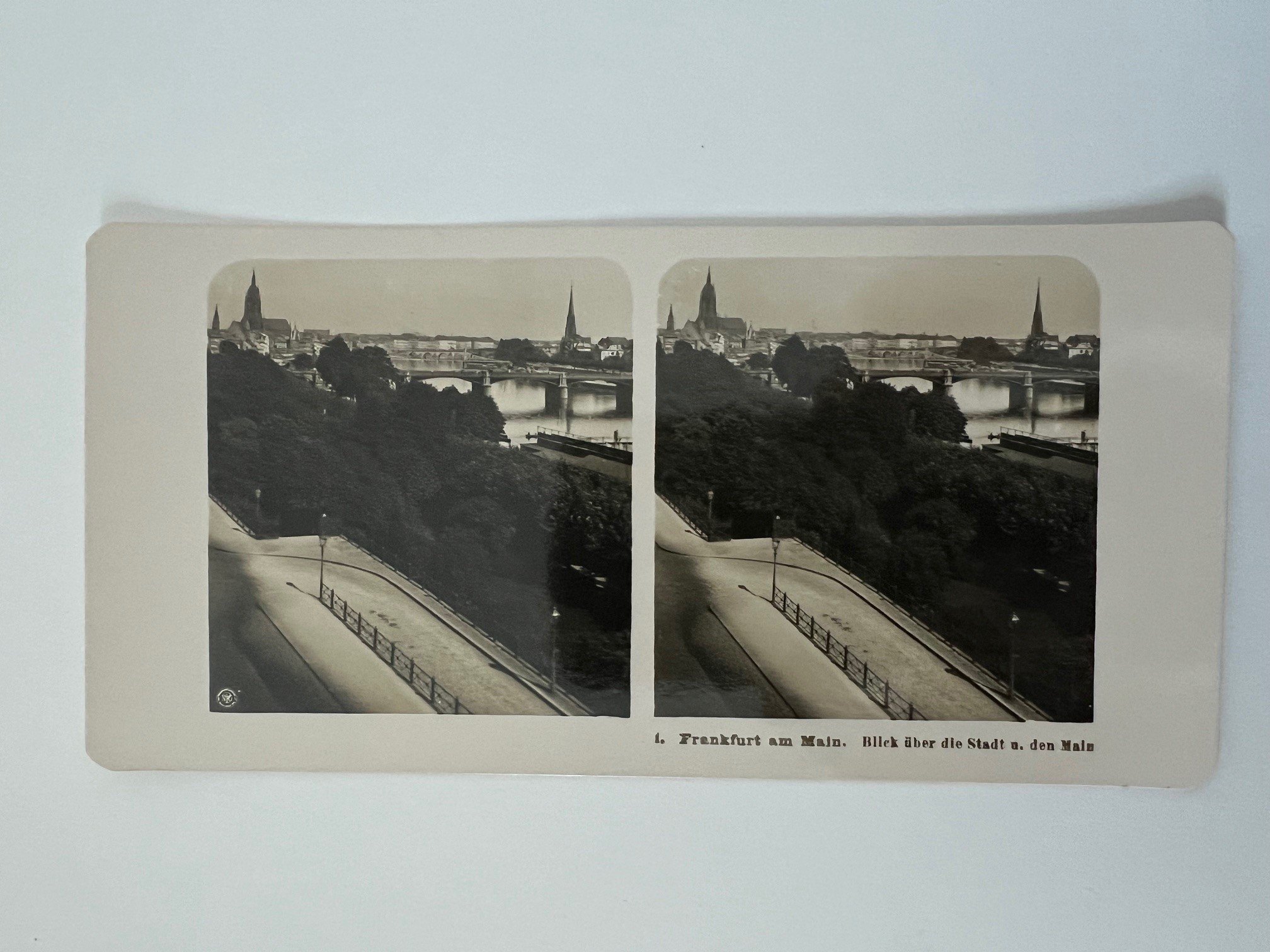 Stereobild, Unbekannter Fotograf, Frankfurt, Nr. 1, Blick über die Stadt u. den Main, ca. 1906. (Taunus-Rhein-Main - Regionalgeschichtliche Sammlung Dr. Stefan Naas CC BY-NC-SA)