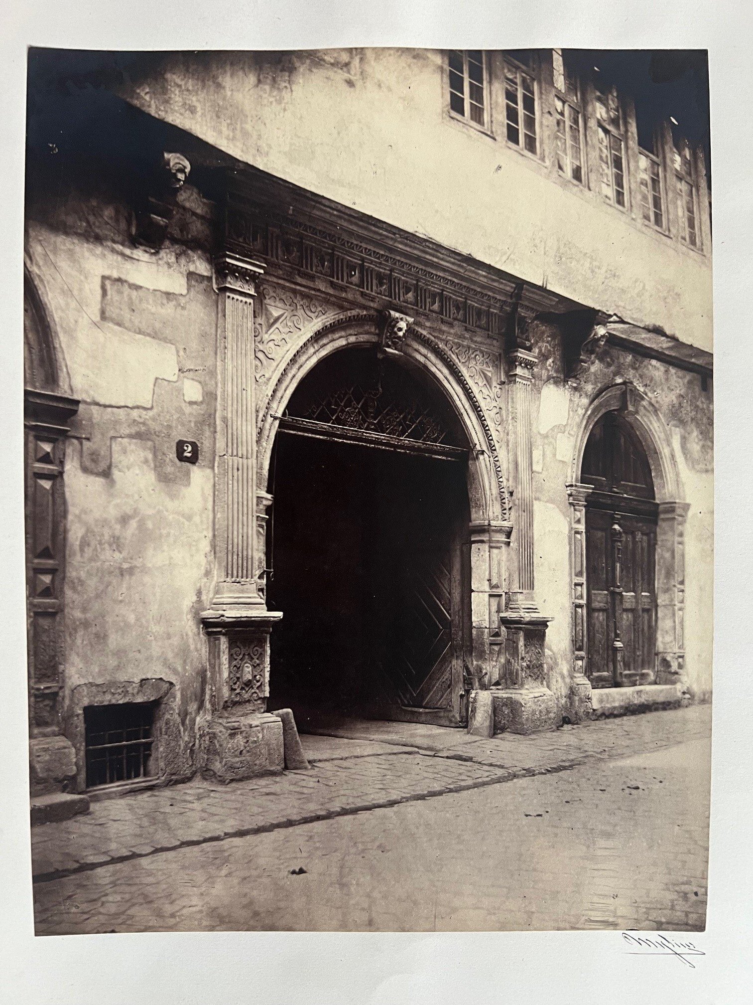 Carl Friedrich Mylius, Haus Limpurg am Römer, das Seitenportal von außen, 1864. (Taunus-Rhein-Main - Regionalgeschichtliche Sammlung Dr. Stefan Naas CC BY-NC-SA)