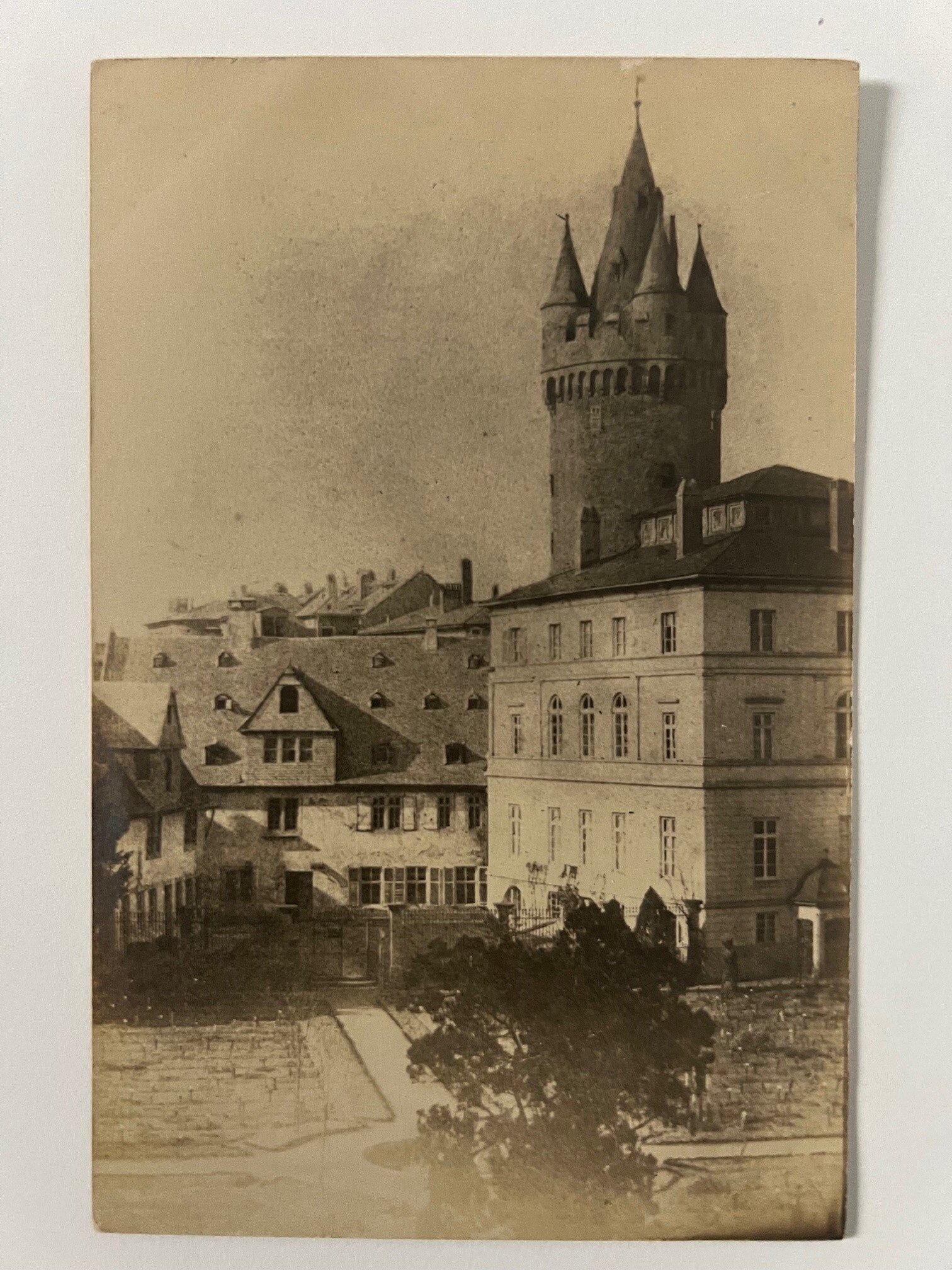 Gottfried Vömel, Senckenberg, Rossmarkt, vor1902. (Taunus-Rhein-Main - Regionalgeschichtliche Sammlung Dr. Stefan Naas CC BY-NC-SA)
