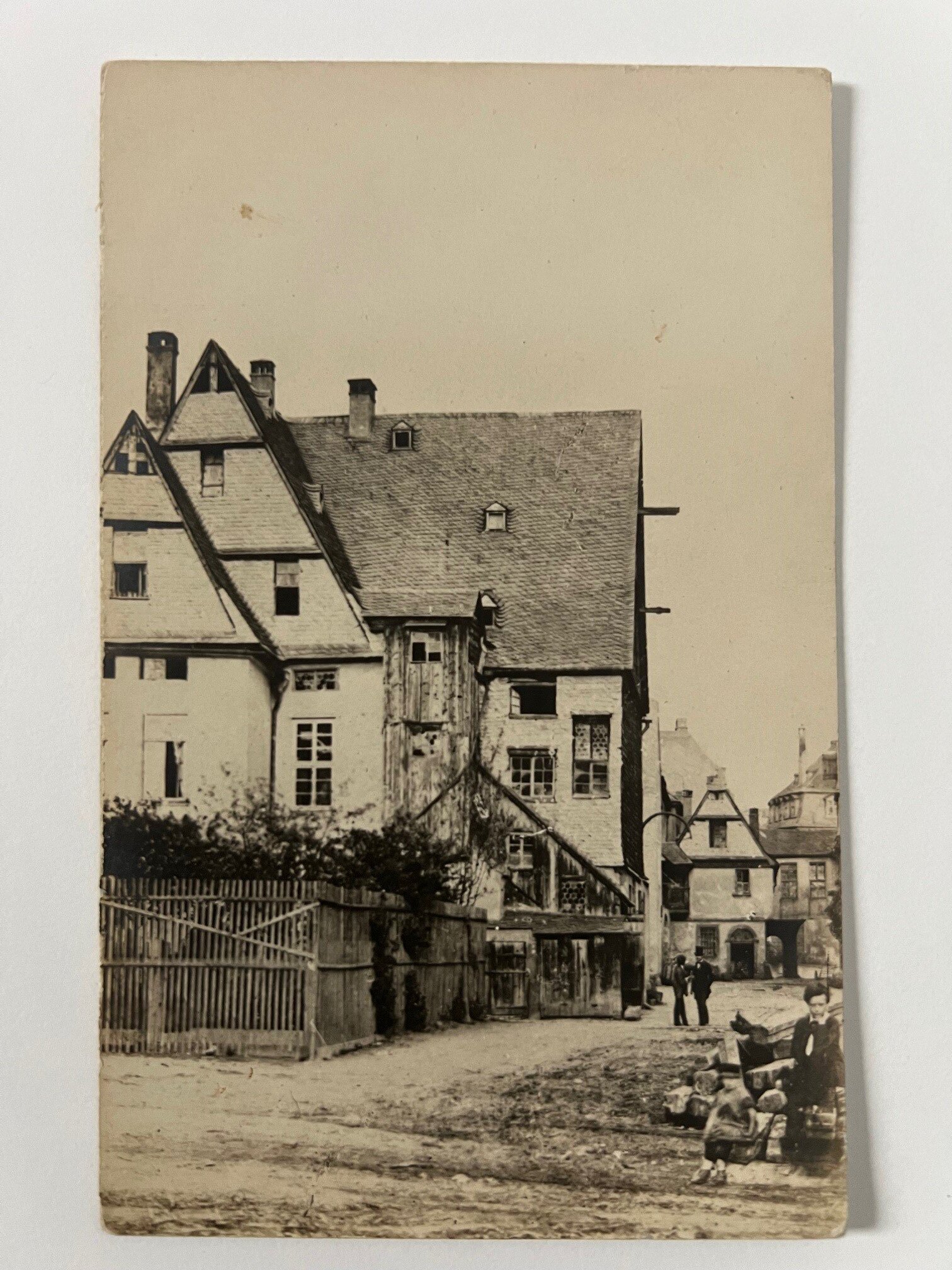 Gottfried Vömel, Frankfurt, Der Junghof, Inneres, ca. 1905. (Taunus-Rhein-Main - Regionalgeschichtliche Sammlung Dr. Stefan Naas CC BY-NC-SA)