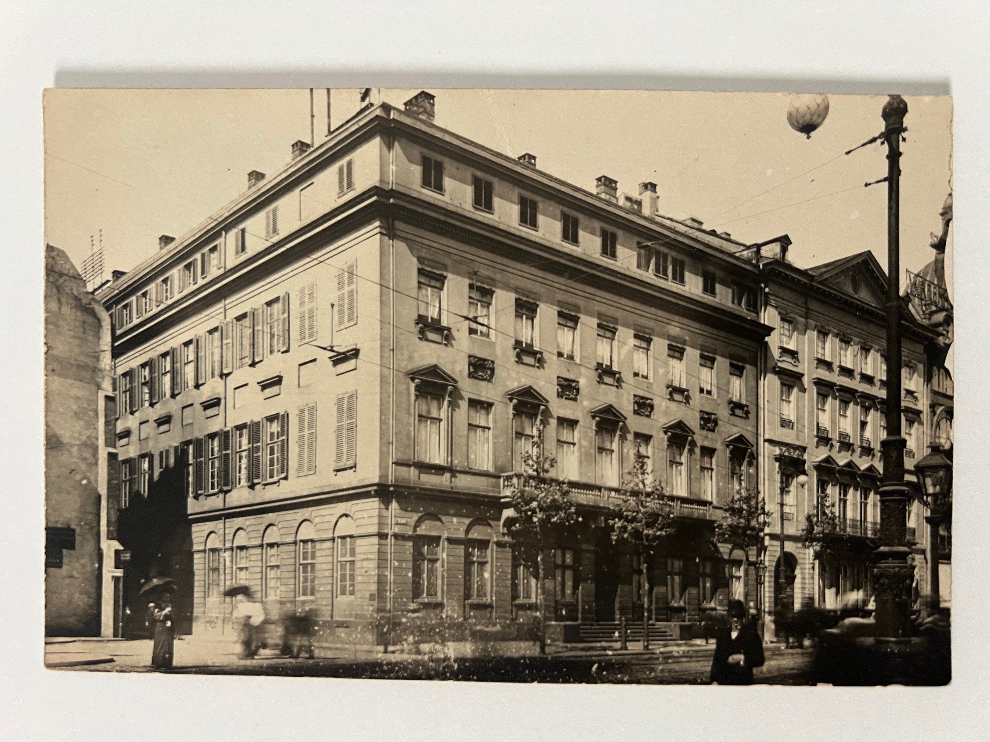 Gottfried Vömel, Frankfurt, Ecke Zeil-Brönnerstraße, Haus Mumm und Haus Rothschild, 1903. (Taunus-Rhein-Main - Regionalgeschichtliche Sammlung Dr. Stefan Naas CC BY-NC-SA)