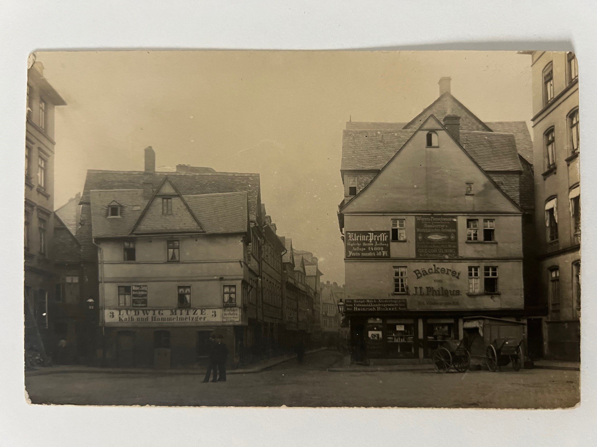 Unbekannter Fotograf, Frankfurt, Die Vilbelergasse von Osten, nach einer alten Platte von 1889, ca. 1905. (Taunus-Rhein-Main - Regionalgeschichtliche Sammlung Dr. Stefan Naas CC BY-NC-SA)