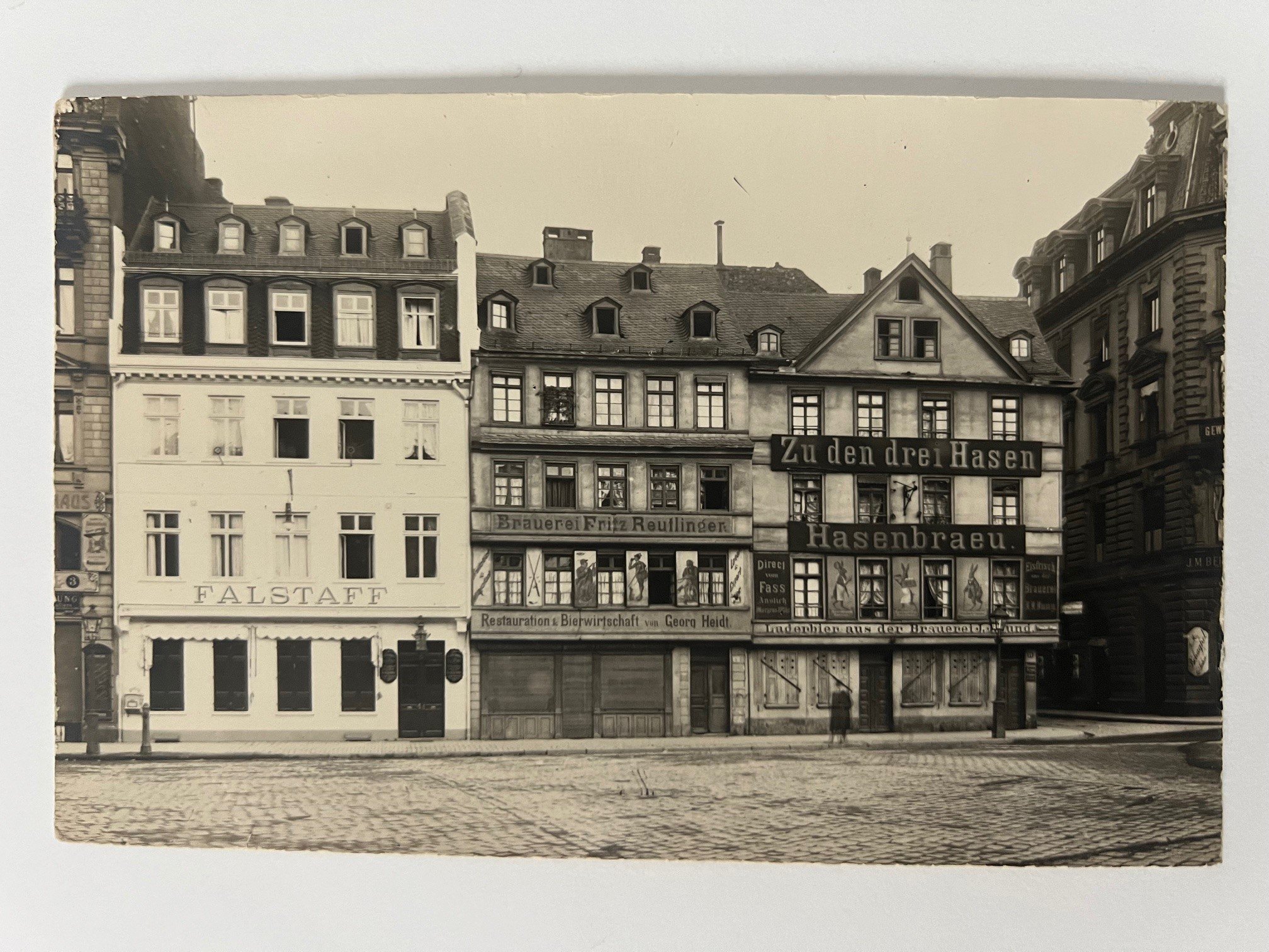 Gottfried Vömel, Frankfurt, Theaterplatz von Osten, Bibergasse, 1903. (Taunus-Rhein-Main - Regionalgeschichtliche Sammlung Dr. Stefan Naas CC BY-NC-SA)