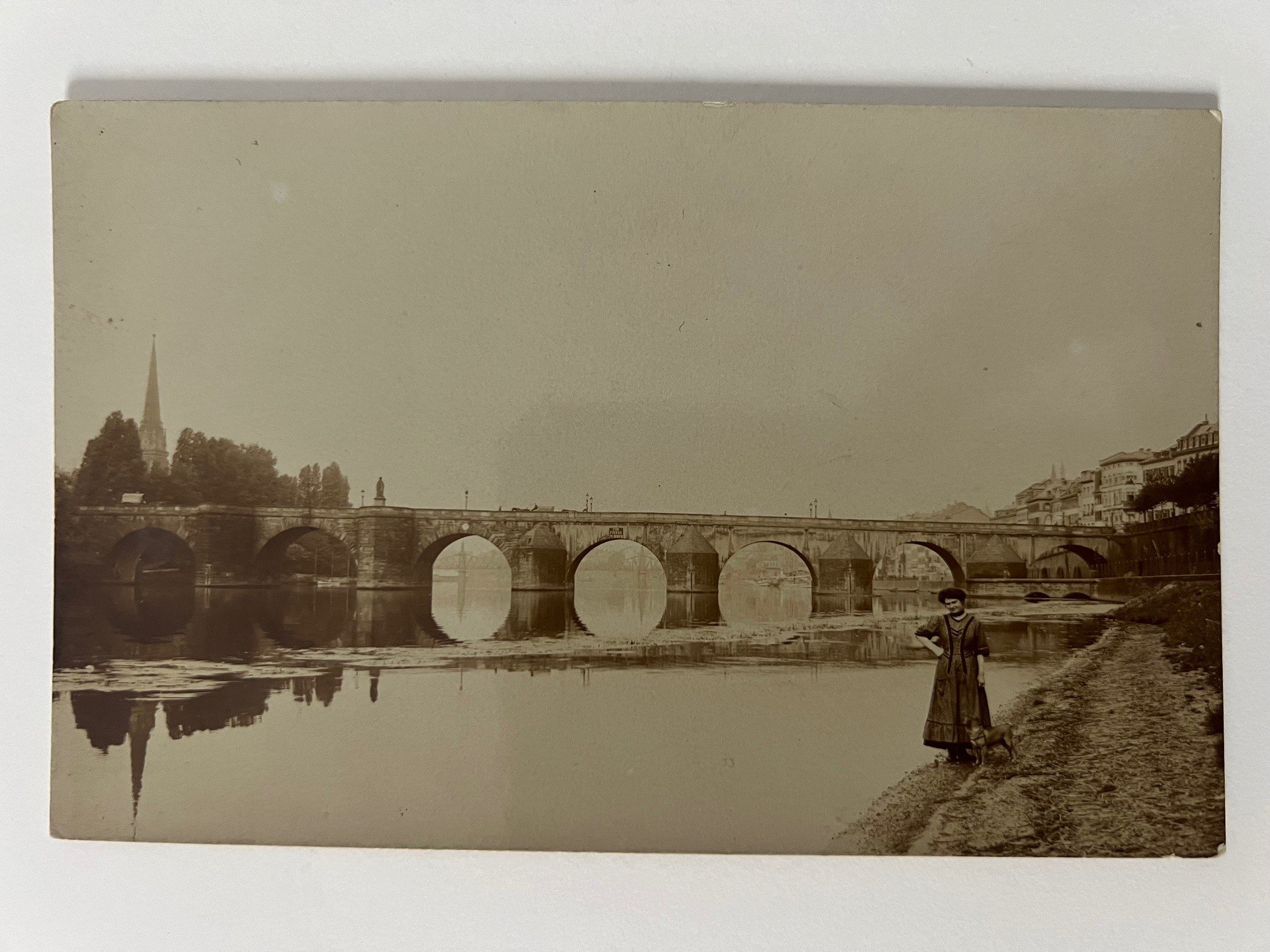 Gottfried Vömel, Frankfurt, Die Alte Brücke, ca. 1910. (Taunus-Rhein-Main - Regionalgeschichtliche Sammlung Dr. Stefan Naas CC BY-NC-SA)