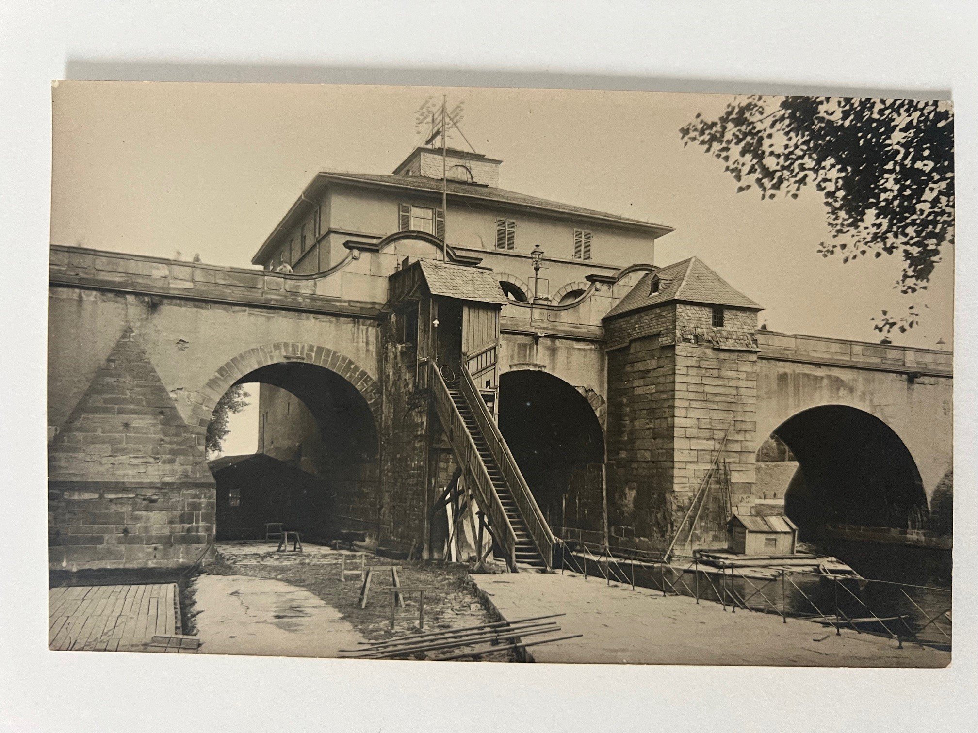 Gottfried Vömel, Frankfurt, Die Alte Brücke, 1912. (Taunus-Rhein-Main - Regionalgeschichtliche Sammlung Dr. Stefan Naas CC BY-NC-SA)