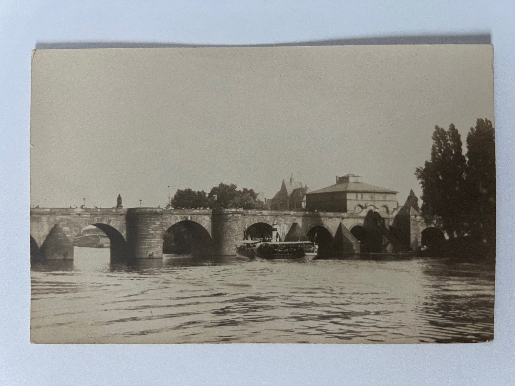 Gottfried Vömel, Frankfurt, Die Alte Brücke von Westen, 1913. (Taunus-Rhein-Main - Regionalgeschichtliche Sammlung Dr. Stefan Naas CC BY-NC-SA)