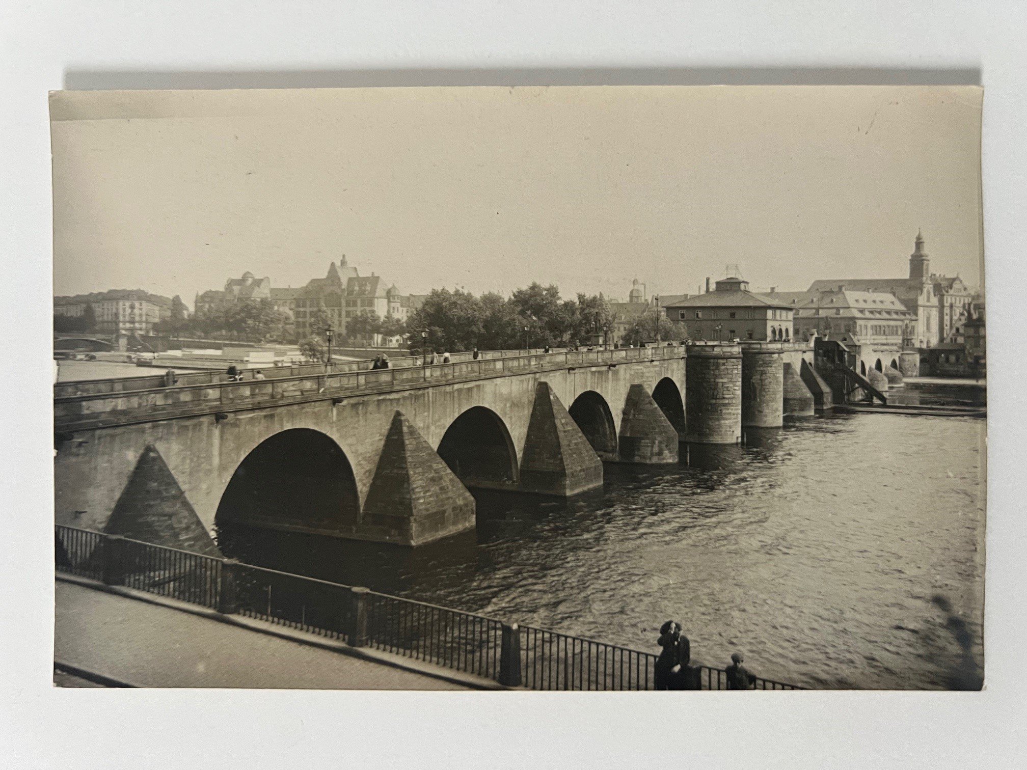 Gottfried Vömel, Frankfurt, Die Alte Brücke, 1912. (Taunus-Rhein-Main - Regionalgeschichtliche Sammlung Dr. Stefan Naas CC BY-NC-SA)