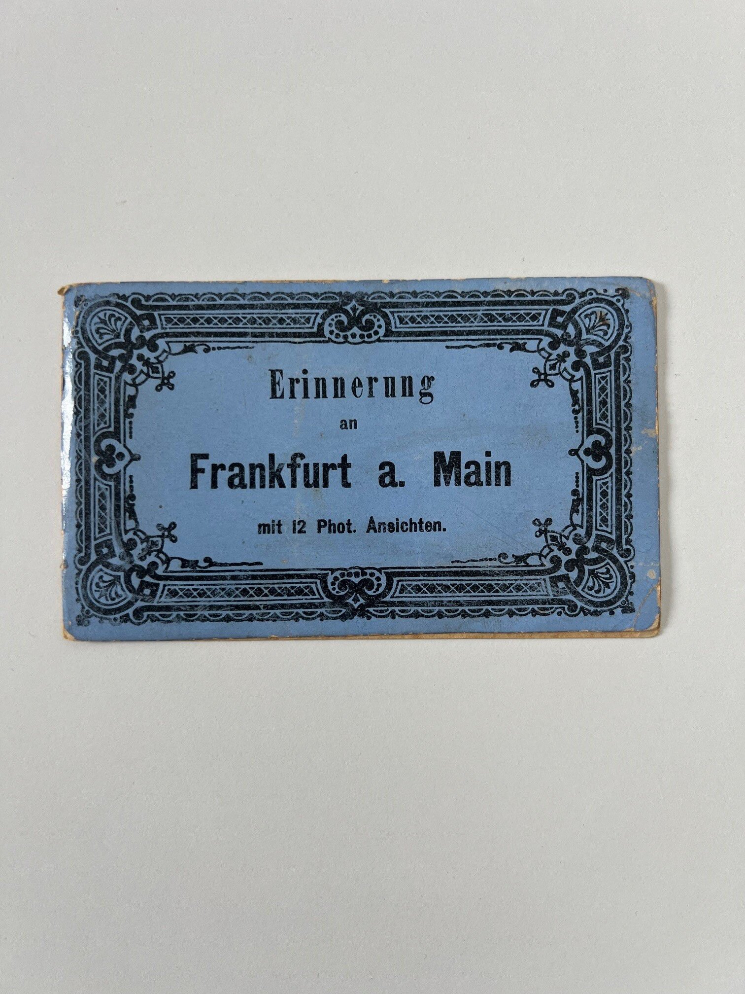 Unbekannter Hersteller, Erinnerung an Frankfurt a. M. mit 12 Phot. Ansichten, Leporello mit 8 von 12 Lithographien, 1887. (Taunus-Rhein-Main - Regionalgeschichtliche Sammlung Dr. Stefan Naas CC BY-NC-SA)