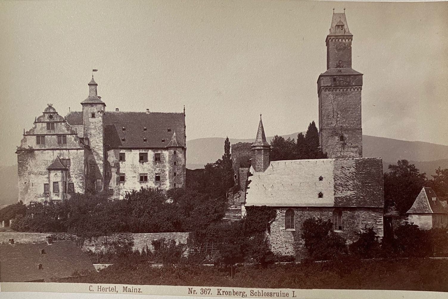 Fotografie, Carl Hertel No. 367, Kronberg Schlossruine I, ca. 1885 (Taunus-Rhein-Main - Regionalgeschichtliche Sammlung Dr. Stefan Naas CC BY-NC-SA)