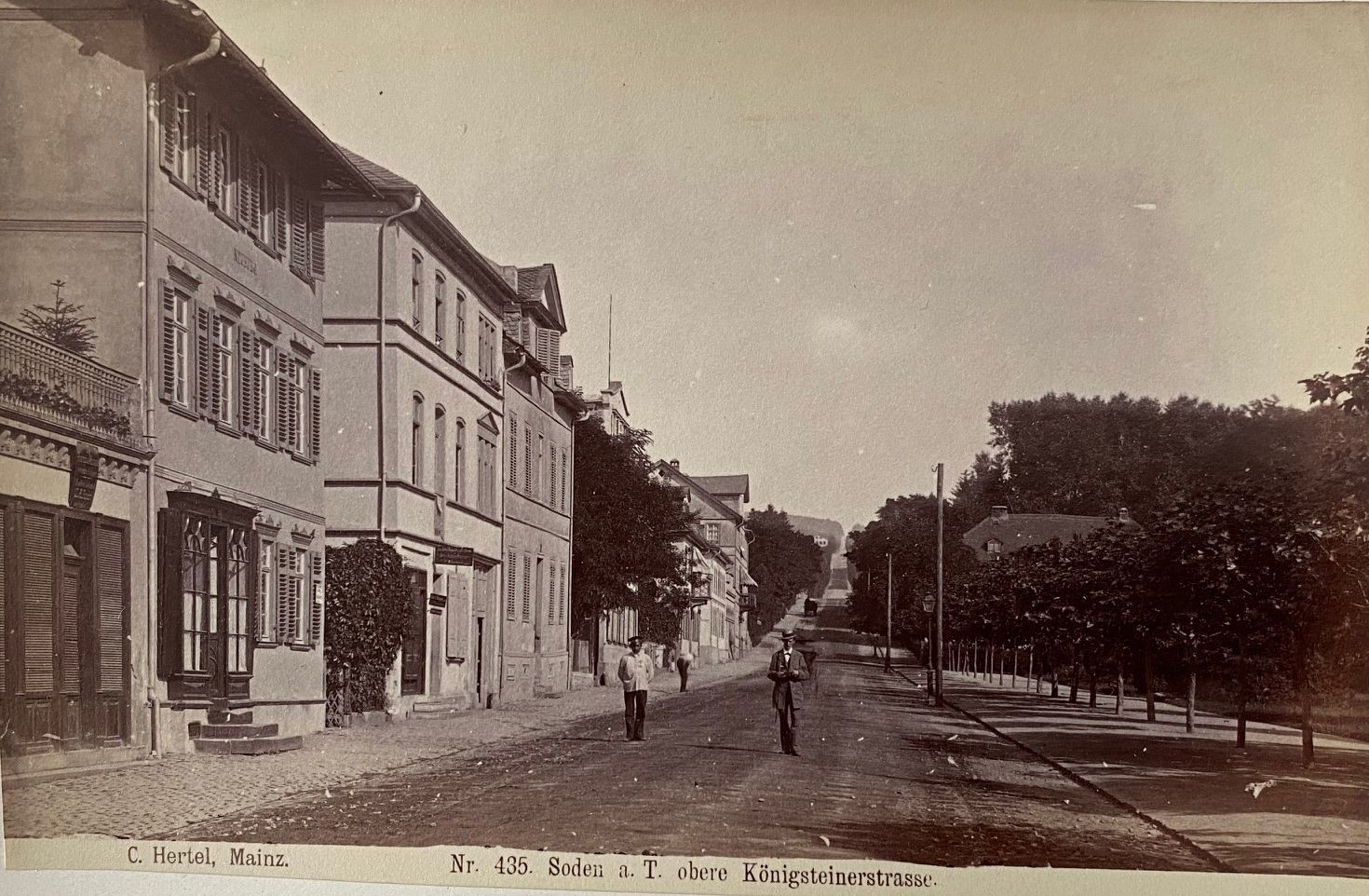 Fotografie, Carl Hertel No. 435, Soden a. T. obere Königsteinerstrasse, ca. 1885 (Taunus-Rhein-Main - Regionalgeschichtliche Sammlung Dr. Stefan Naas CC BY-NC-SA)