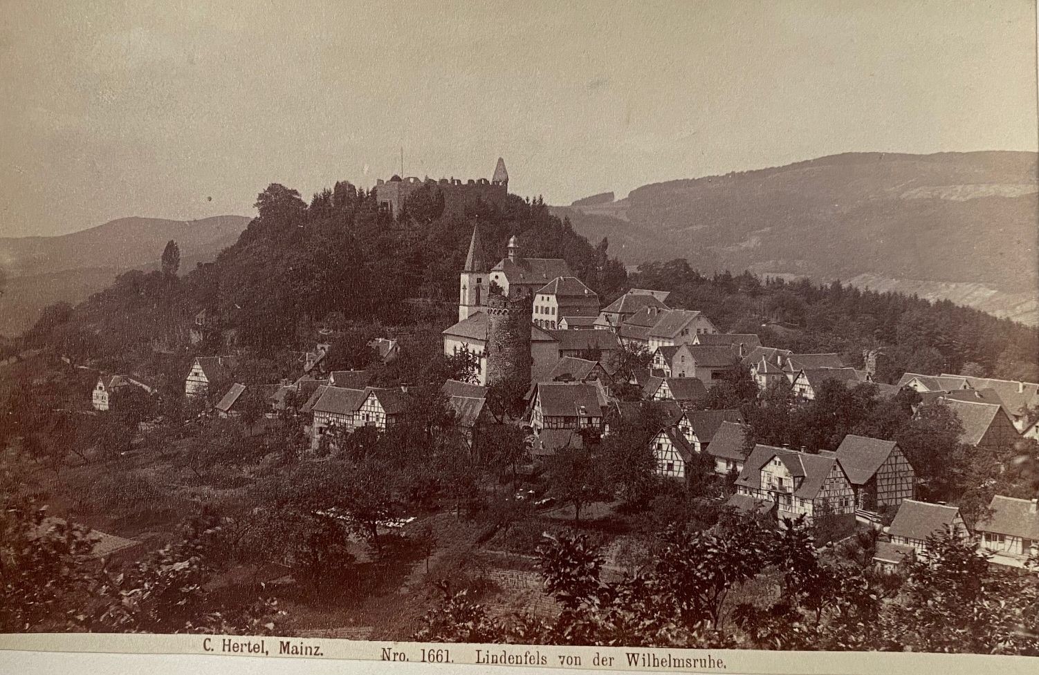 Fotografie, Carl Hertel No. 1661, Lindenfels von der Wilhelmsruhe, ca. 1885 (Taunus-Rhein-Main - Regionalgeschichtliche Sammlung Dr. Stefan Naas CC BY-NC-SA)