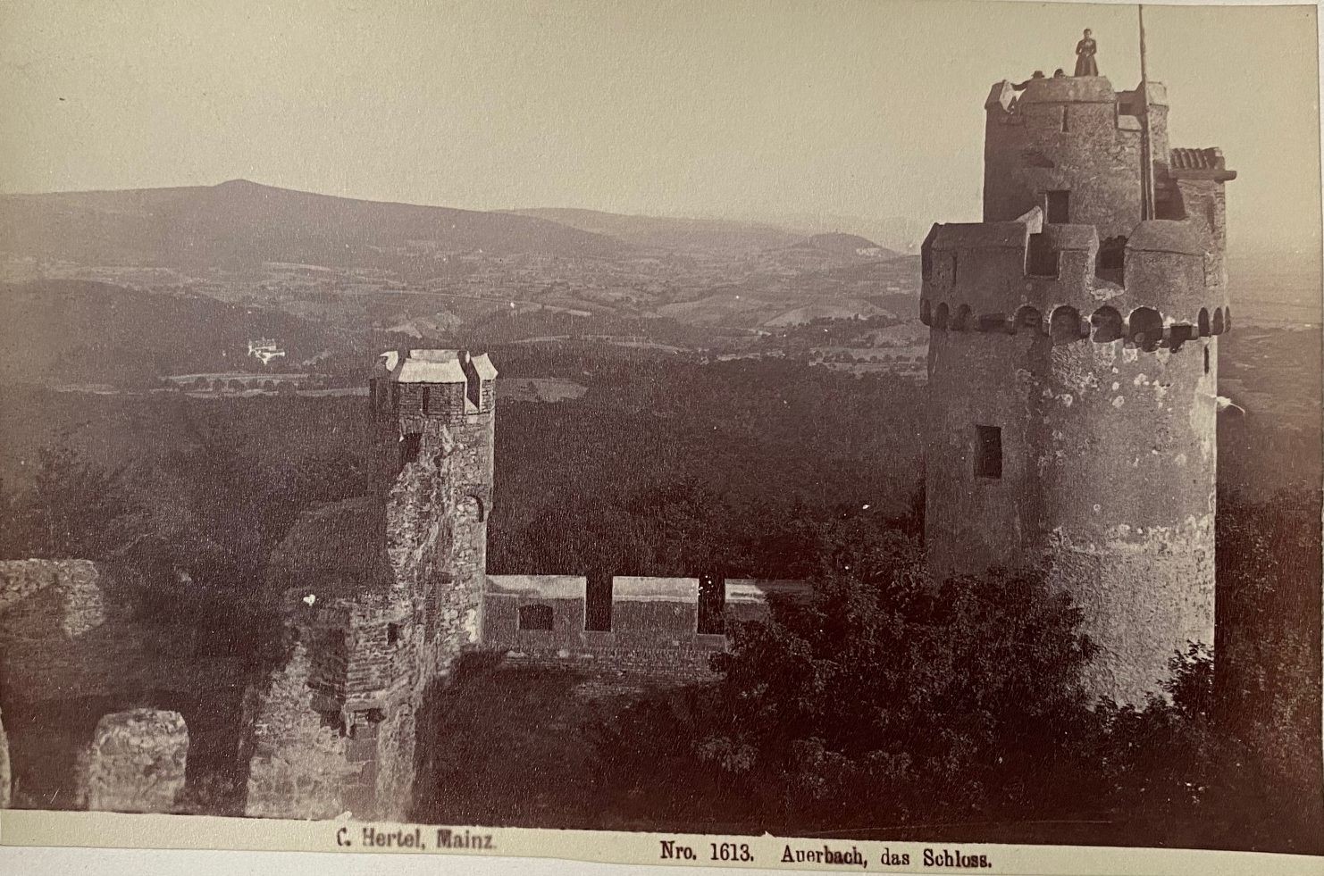 Fotografie, Carl Hertel No. 1613, Auerbach, das Schloss, ca. 1885 (Taunus-Rhein-Main - Regionalgeschichtliche Sammlung Dr. Stefan Naas CC BY-NC-SA)