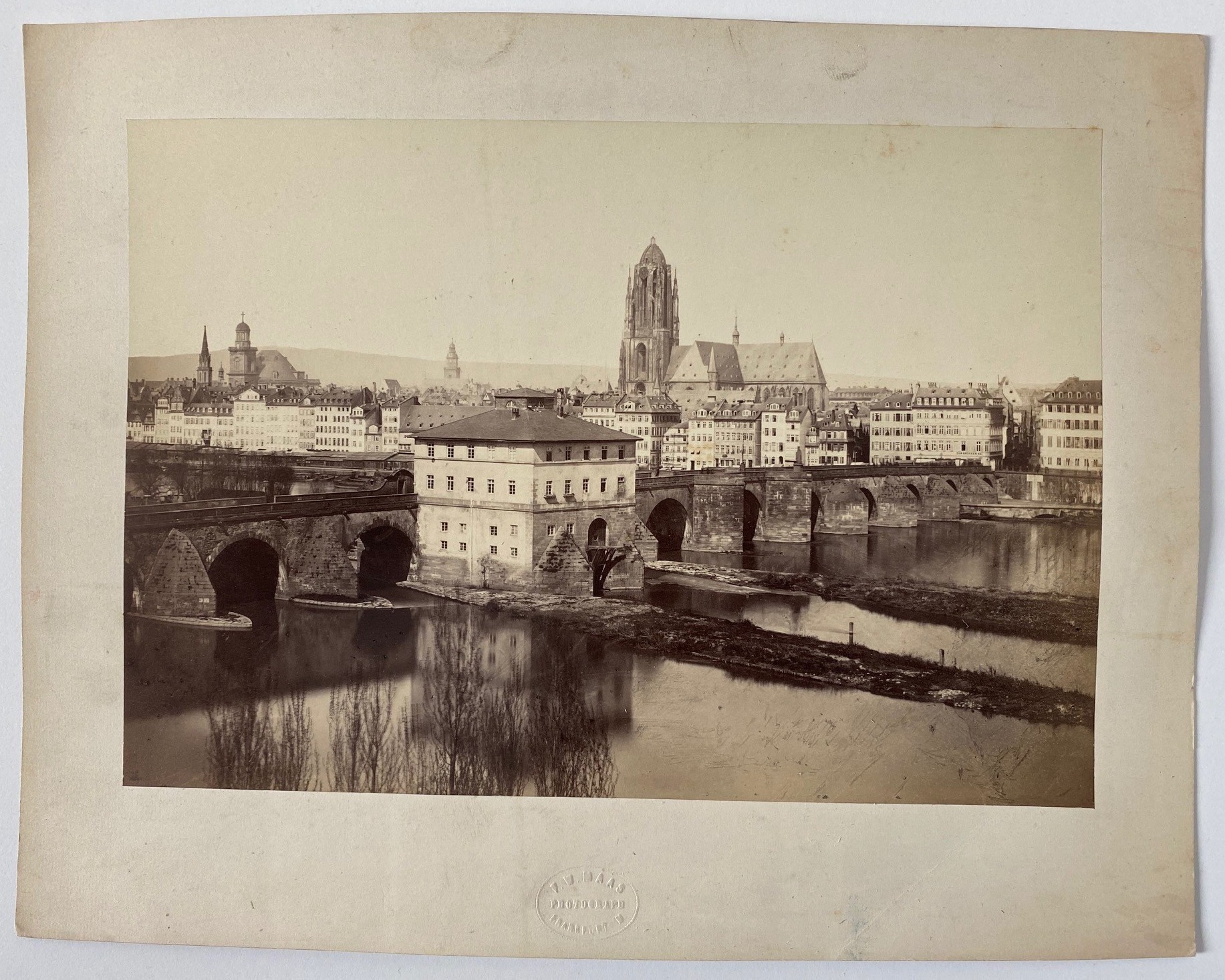 Friedrich Wilhelm Maas: Blick auf die Alte Brücke in Frankfurt am Main, zwischen 1852 und 1856 (Regionalgeschichtliche Sammlung Dr. Stefan Naas CC BY-NC-SA)