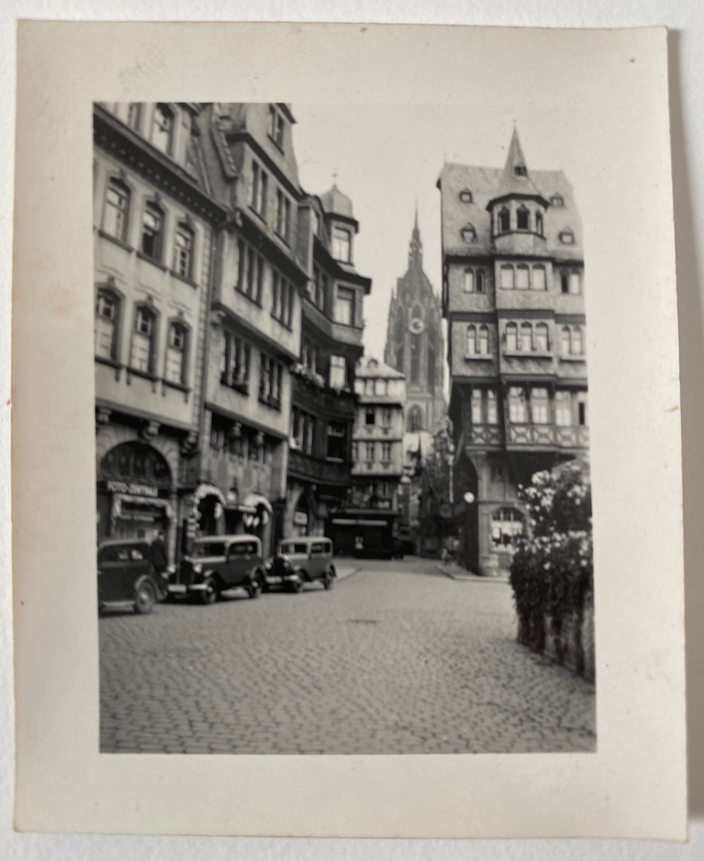 Krönungsweg in Frankfurt am Main, um 1930 (Taunus-Rhein-Main - Regionalgeschichtliche Sammlung Dr. Stefan Naas CC BY-NC-SA)