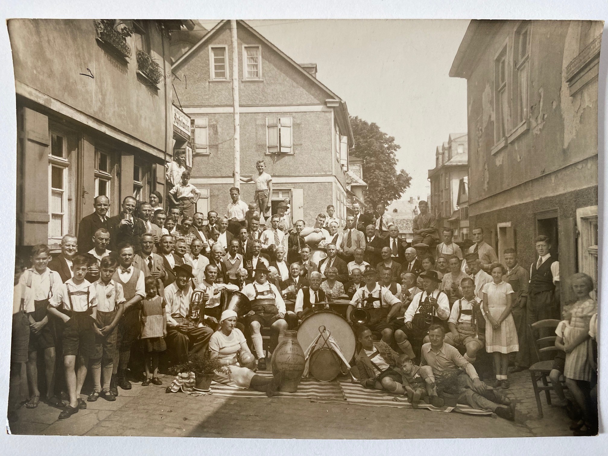 „Kerb“ in Bornheim, nach 1920 (Regionalgeschichtliche Sammlung Dr. Stefan Naas CC BY-NC-SA)