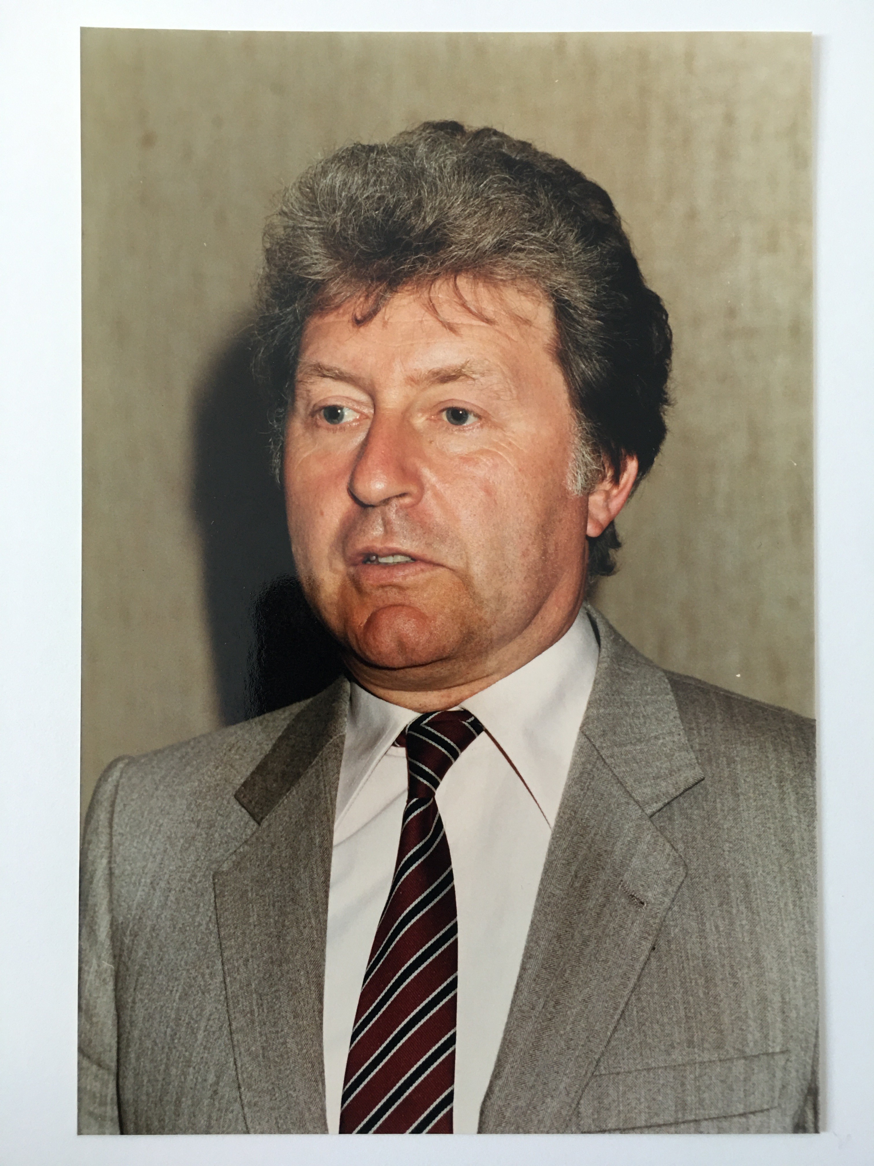 Steinbacher Stadtverordnetenvorsteher Arthur Böhme, Juli 1984 (Taunus-Rhein-Main - Regionalgeschichtliche Sammlung Dr. Stefan Naas CC BY-NC-SA)