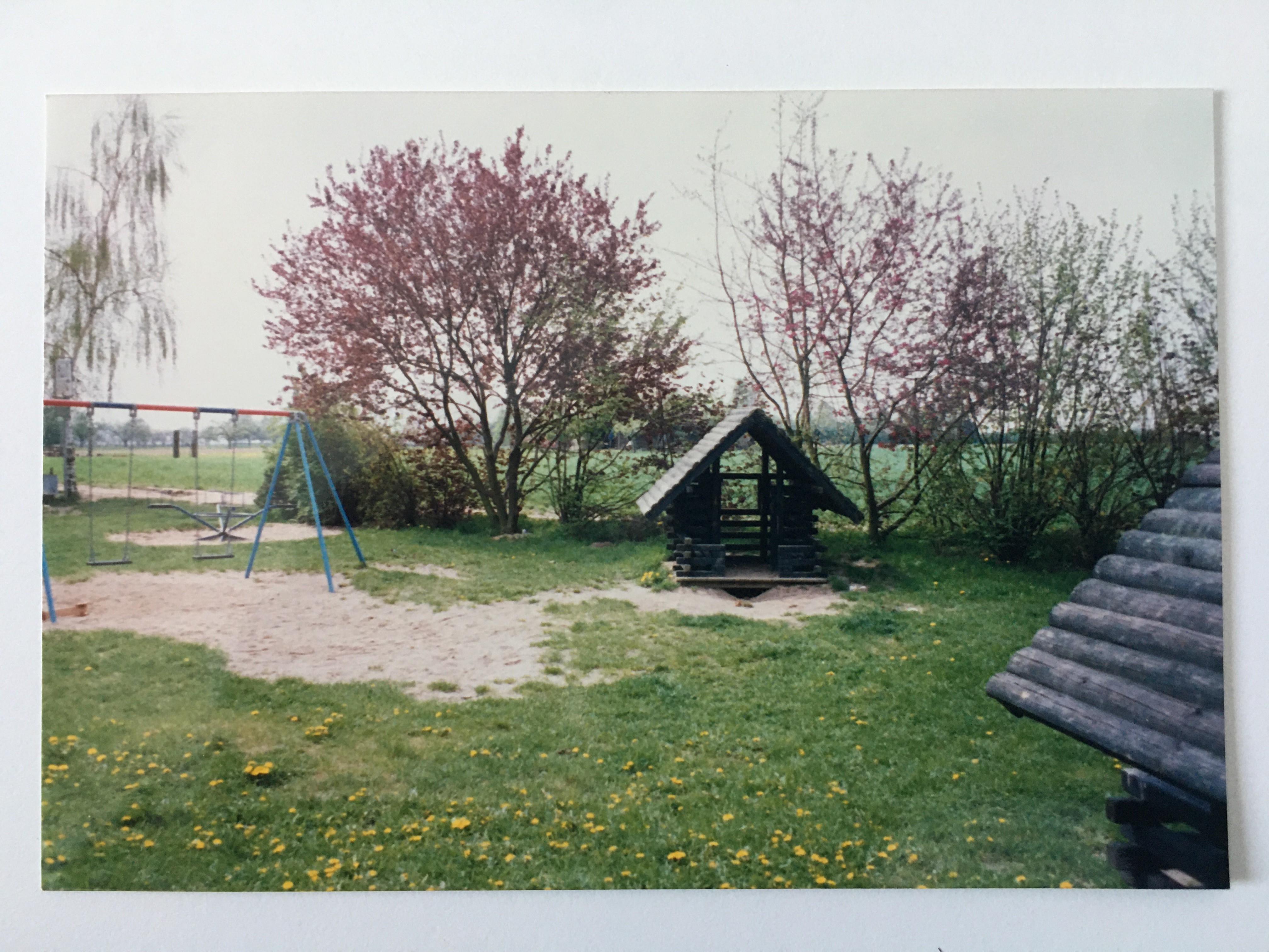 Kinderspielplatz in der Königsteiner Straße, ca. 1994 (Taunus-Rhein-Main - Regionalgeschichtliche Sammlung Dr. Stefan Naas CC BY-NC-SA)