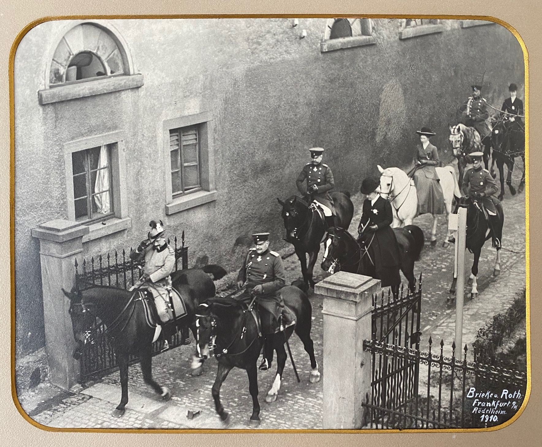 Fotografie, Kaiser Wilhelm II. beim Ausritt in Homburg, 1910 (Taunus-Rhein-Main - Regionalgeschichtliche Sammlung Dr. Stefan Naas CC BY-NC-SA)