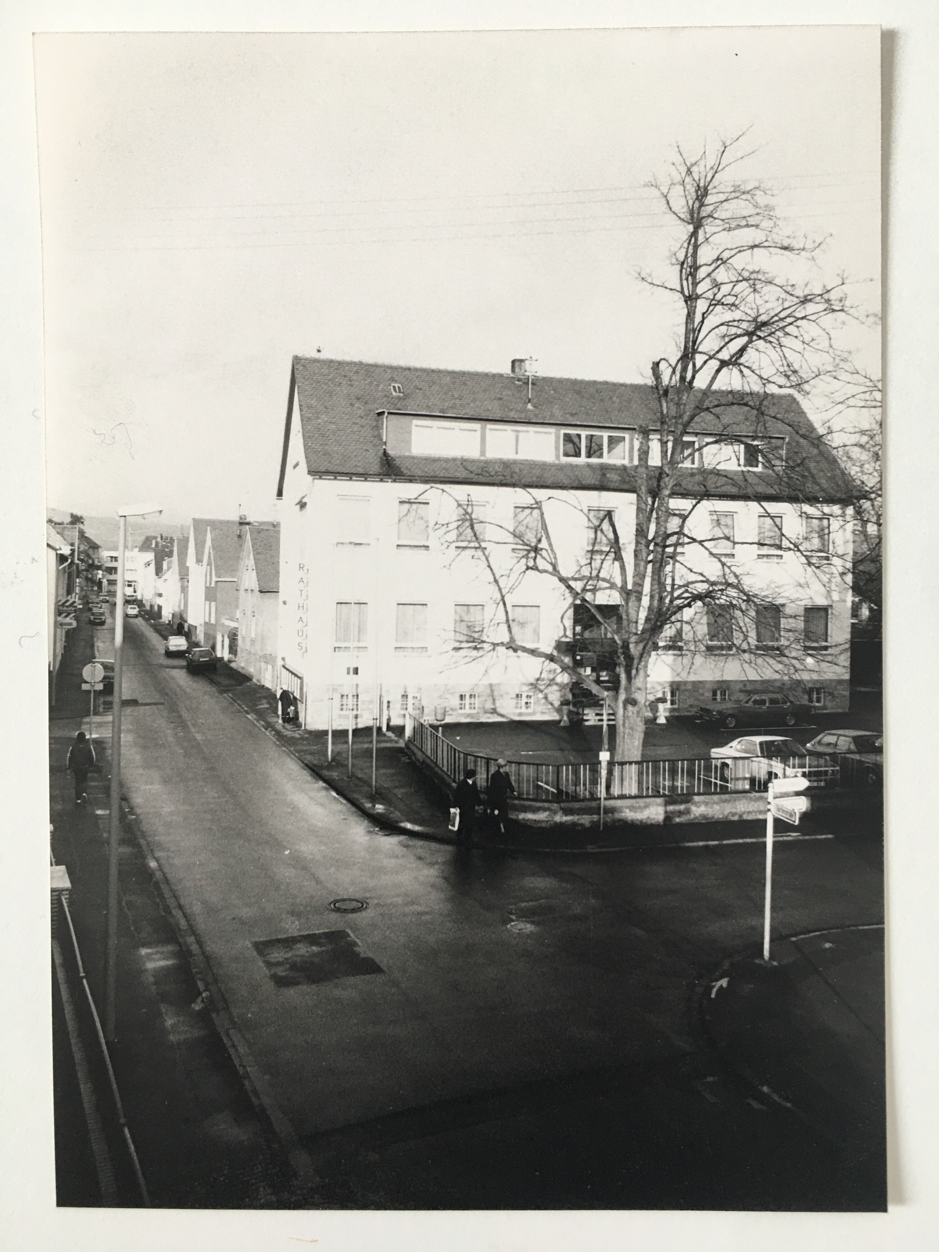 Das Steinbacher Rathaus, ca. 1975 (Taunus-Rhein-Main - Regionalgeschichtliche Sammlung Dr. Stefan Naas CC BY-NC-SA)