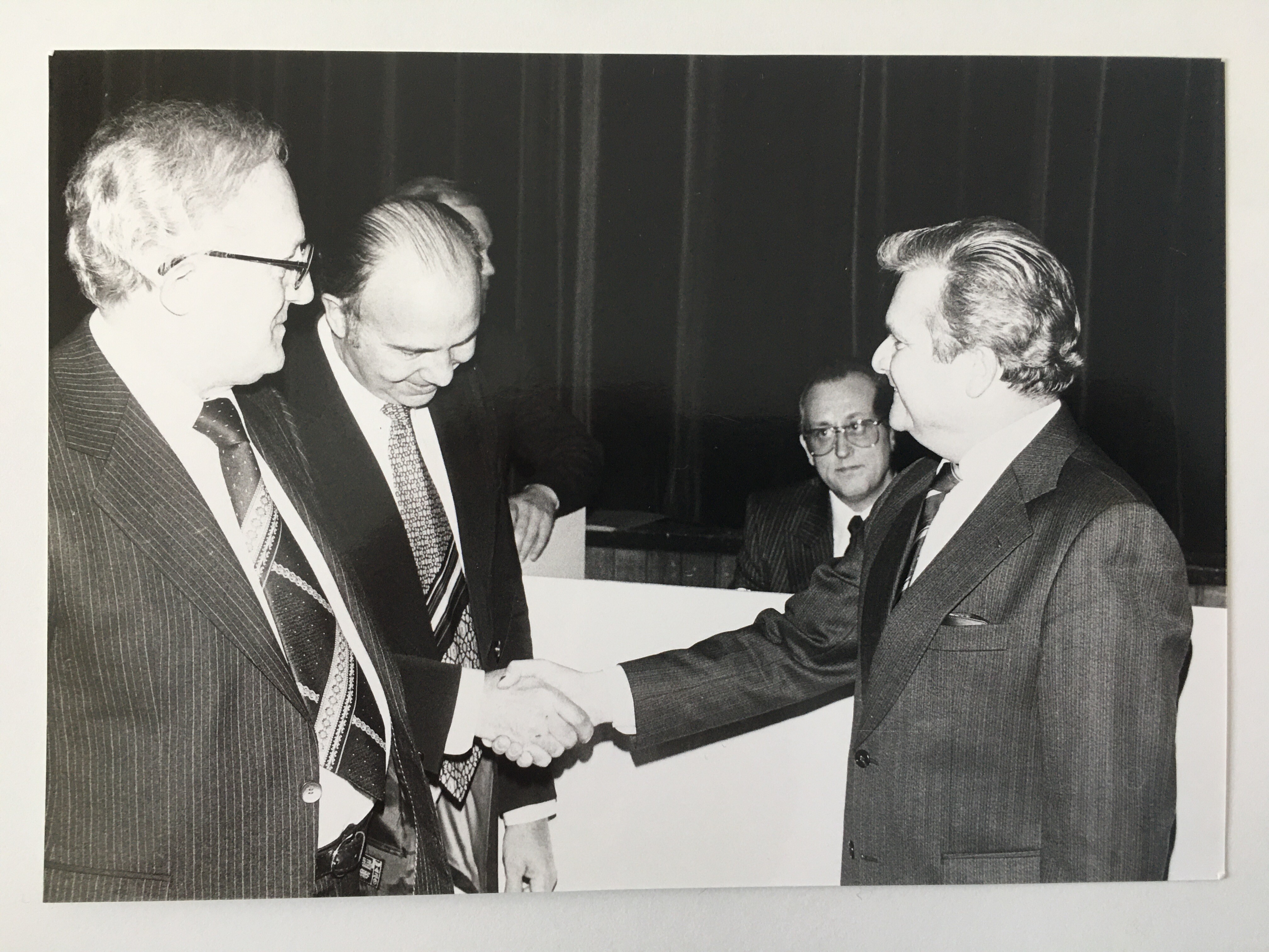 Wiederwahl von Bürgermeister Walter Herbst am 10.12.1979 in der Stadtverordnetenversammlung Steinbach (Taunus-Rhein-Main - Regionalgeschichtliche Sammlung Dr. Stefan Naas CC BY-NC-SA)