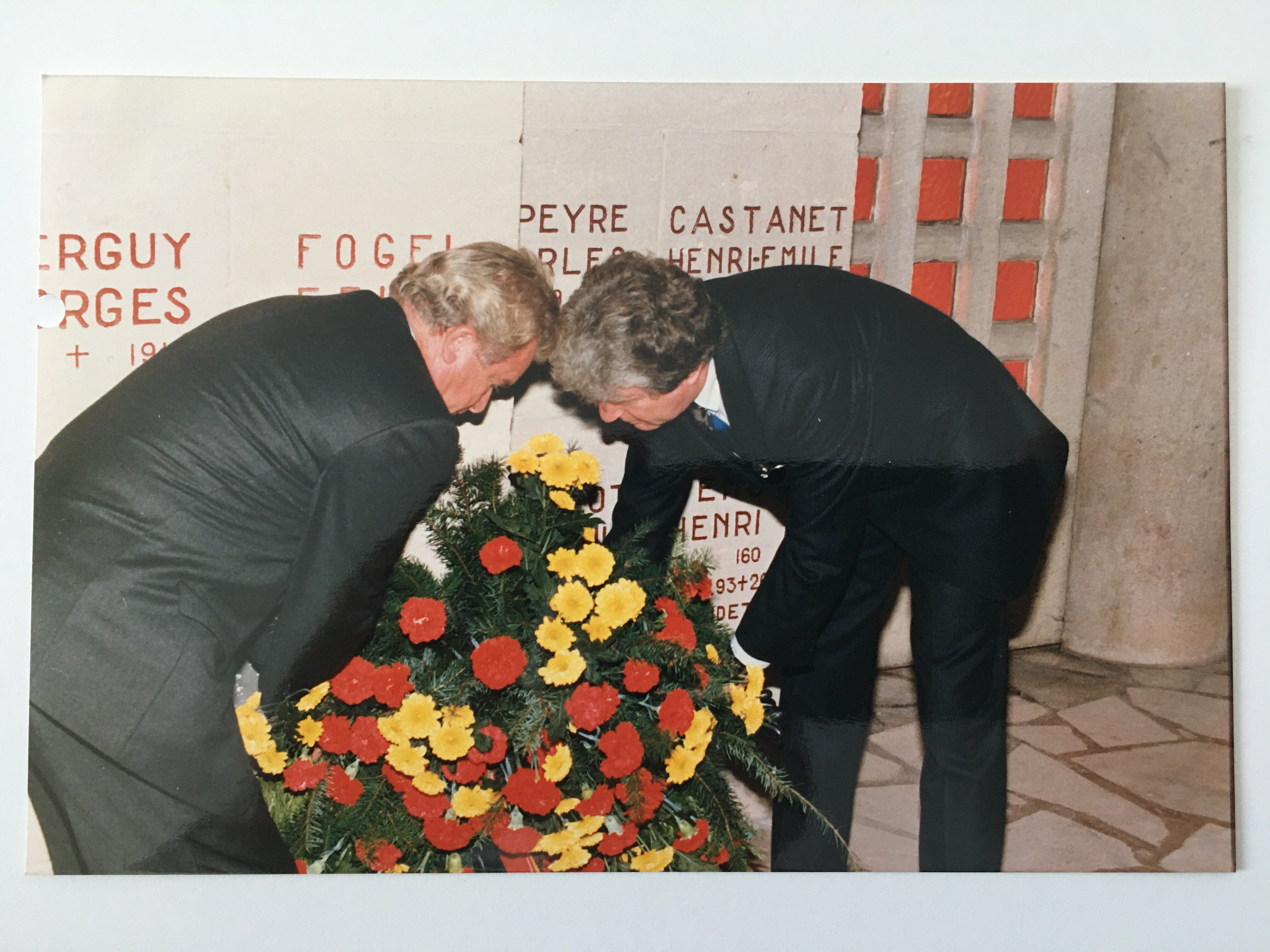 Kranzniederlegung mit der Partnerstadt St. Avertin in Verdun, 25./26.10.1987 (Taunus-Rhein-Main - Regionalgeschichtliche Sammlung Dr. Stefan Naas CC BY-NC-SA)