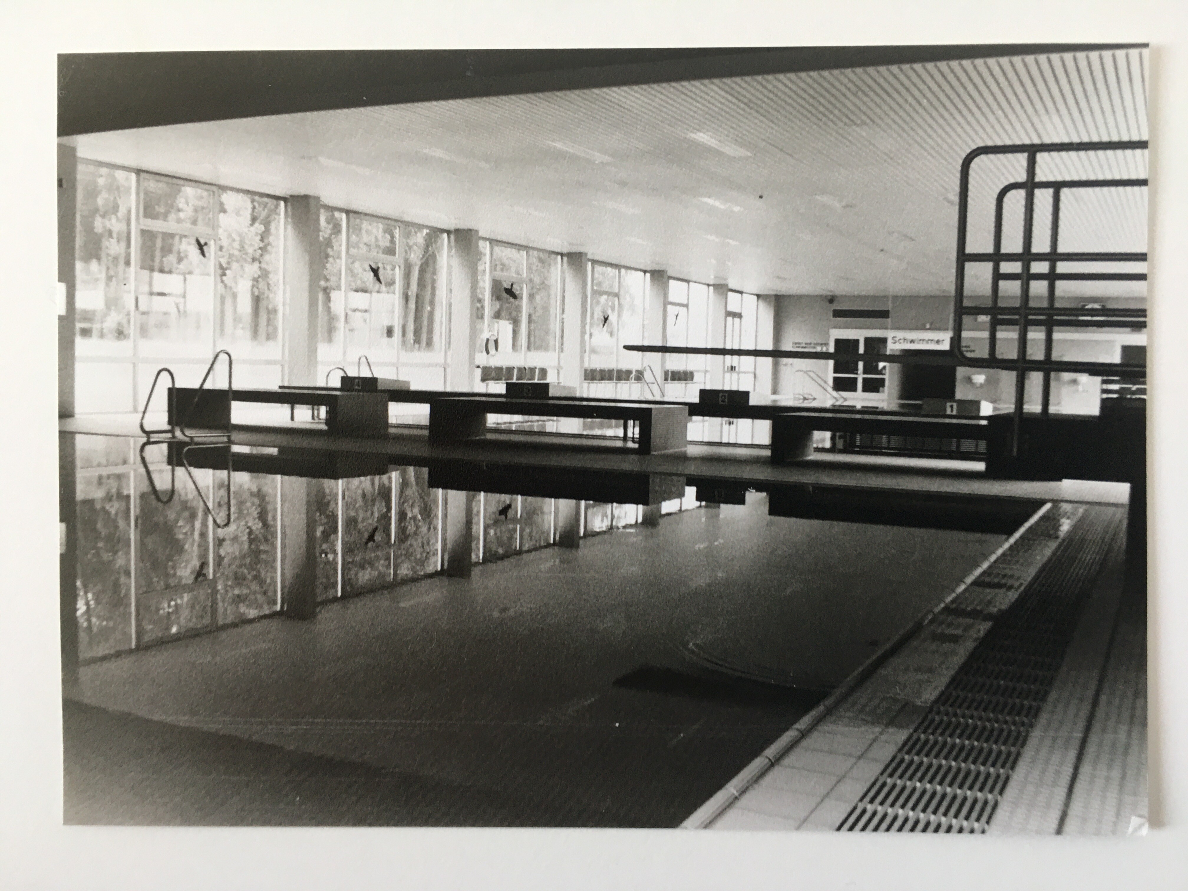 Das neue Hallenbad in Steinbach, Ende 1972 (Taunus-Rhein-Main - Regionalgeschichtliche Sammlung Dr. Stefan Naas CC BY-NC-SA)