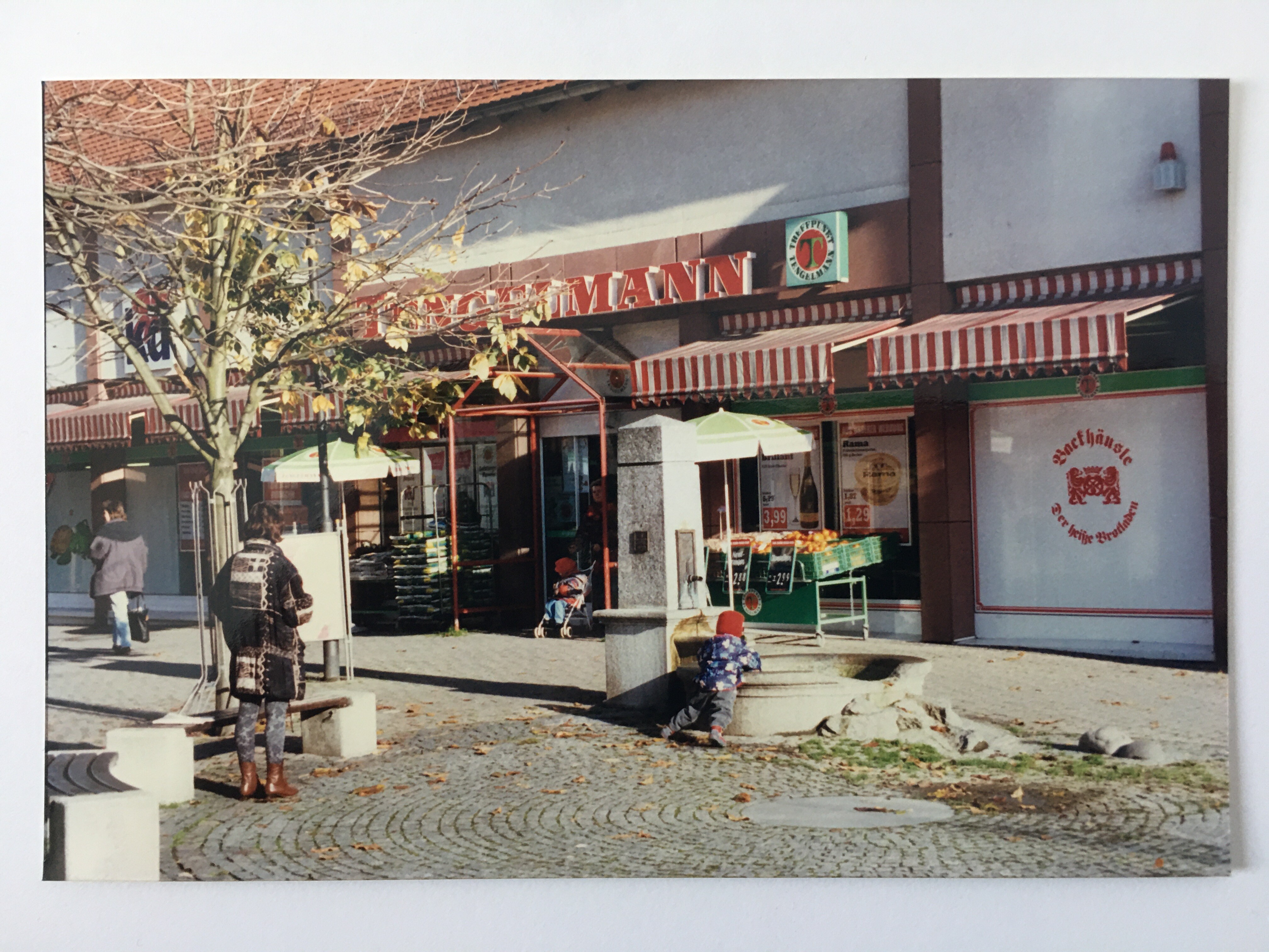 Pijnacker Platz in Steinbach, ca. 2000 (Taunus-Rhein-Main - Regionalgeschichtliche Sammlung Dr. Stefan Naas CC BY-NC-SA)